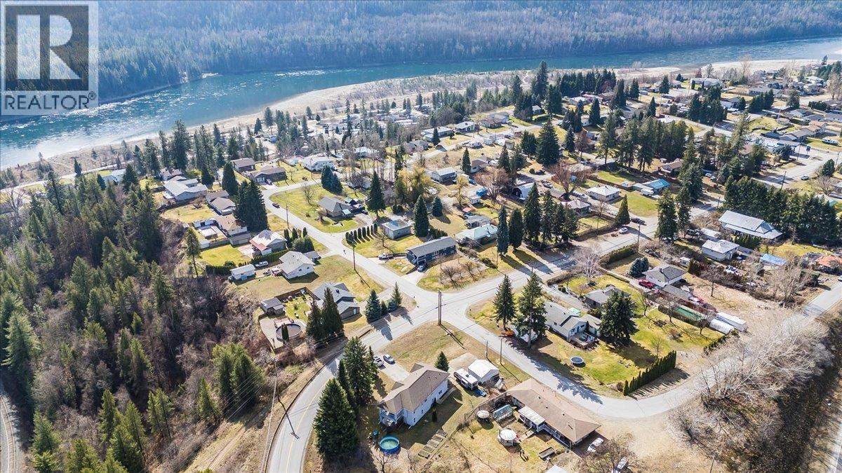 601 12th Avenue, Genelle, British Columbia  V0G 1G0 - Photo 11 - 10380762