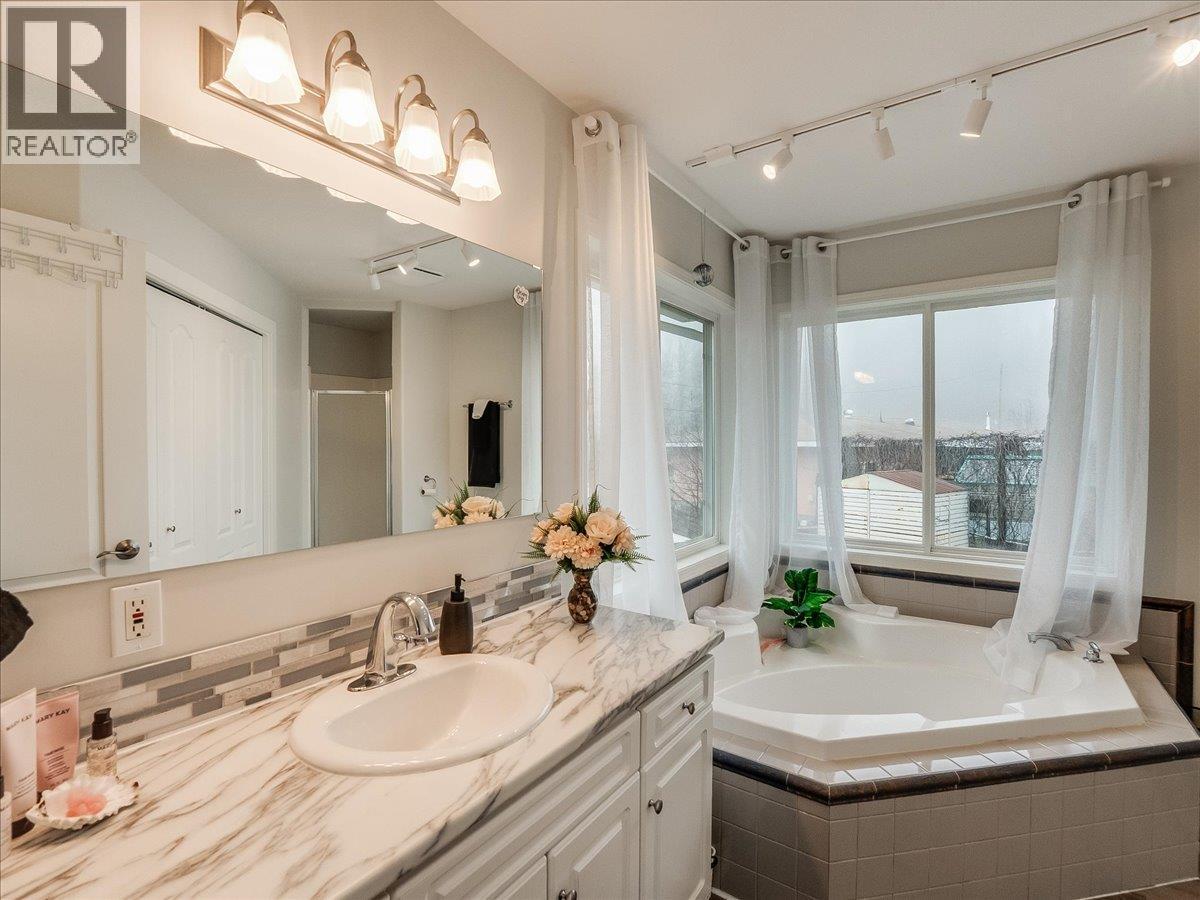 601 12th Avenue, Genelle, British Columbia  V0G 1G0 - Photo 32 - 10380762