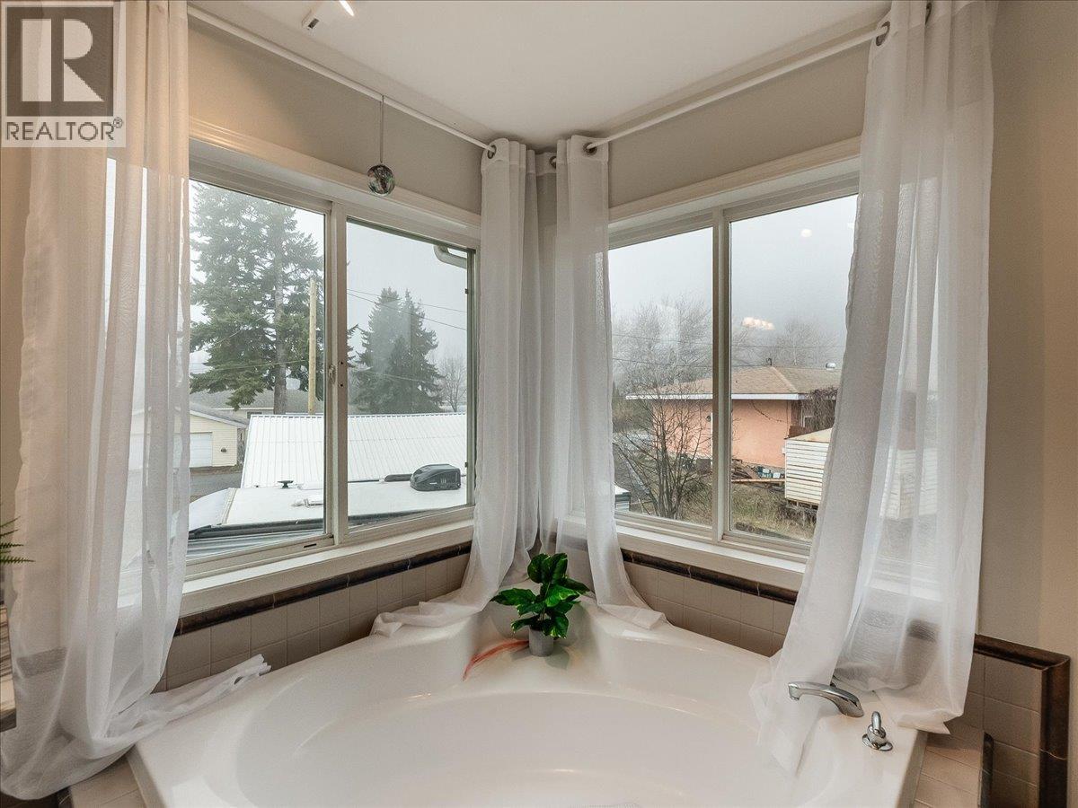 601 12th Avenue, Genelle, British Columbia  V0G 1G0 - Photo 34 - 10380762