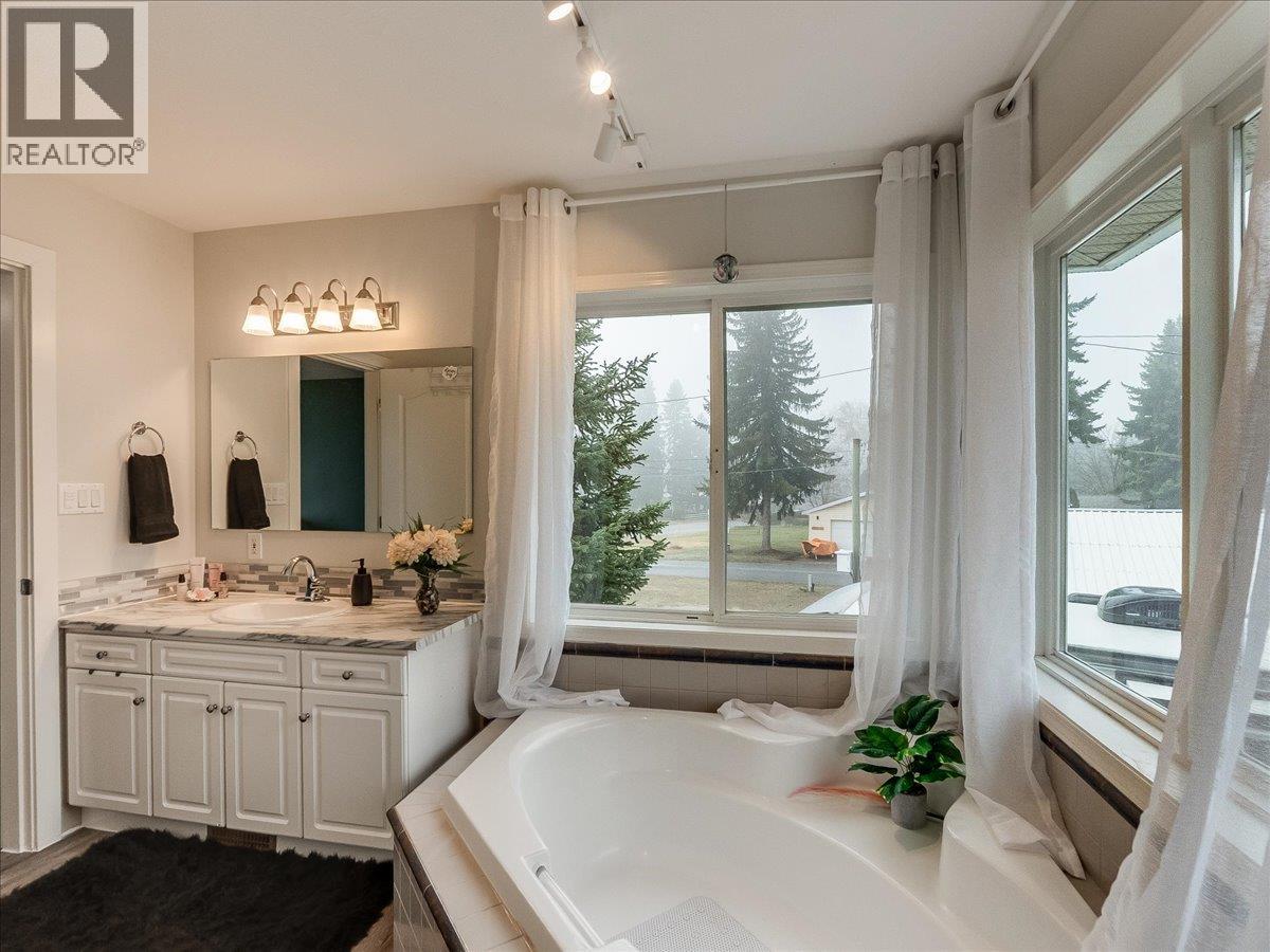 601 12th Avenue, Genelle, British Columbia  V0G 1G0 - Photo 36 - 10380762
