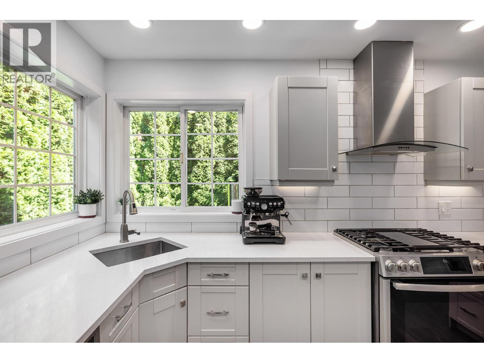 4551 Horak Road, Kelowna, British Columbia  V1W 1S1 - Photo 8 - 10380760