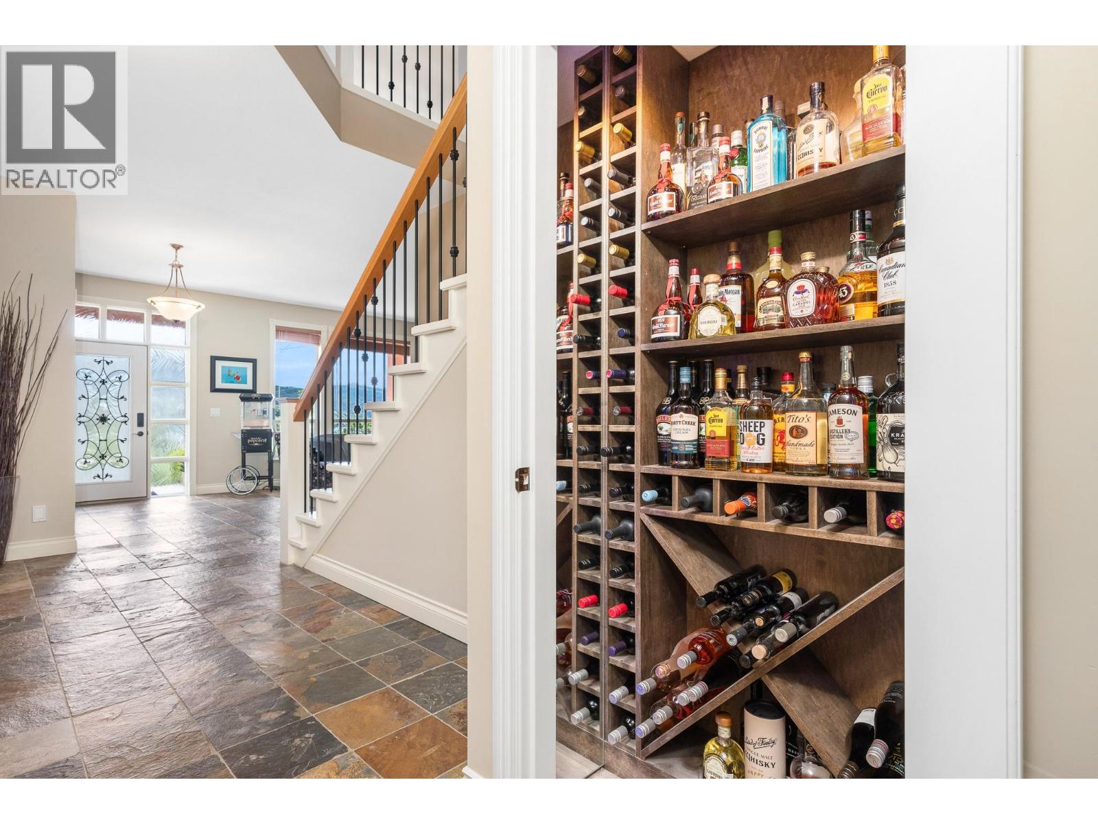 7551 Tronson Road, Vernon, British Columbia  V1H 1C4 - Photo 10 - 10376216