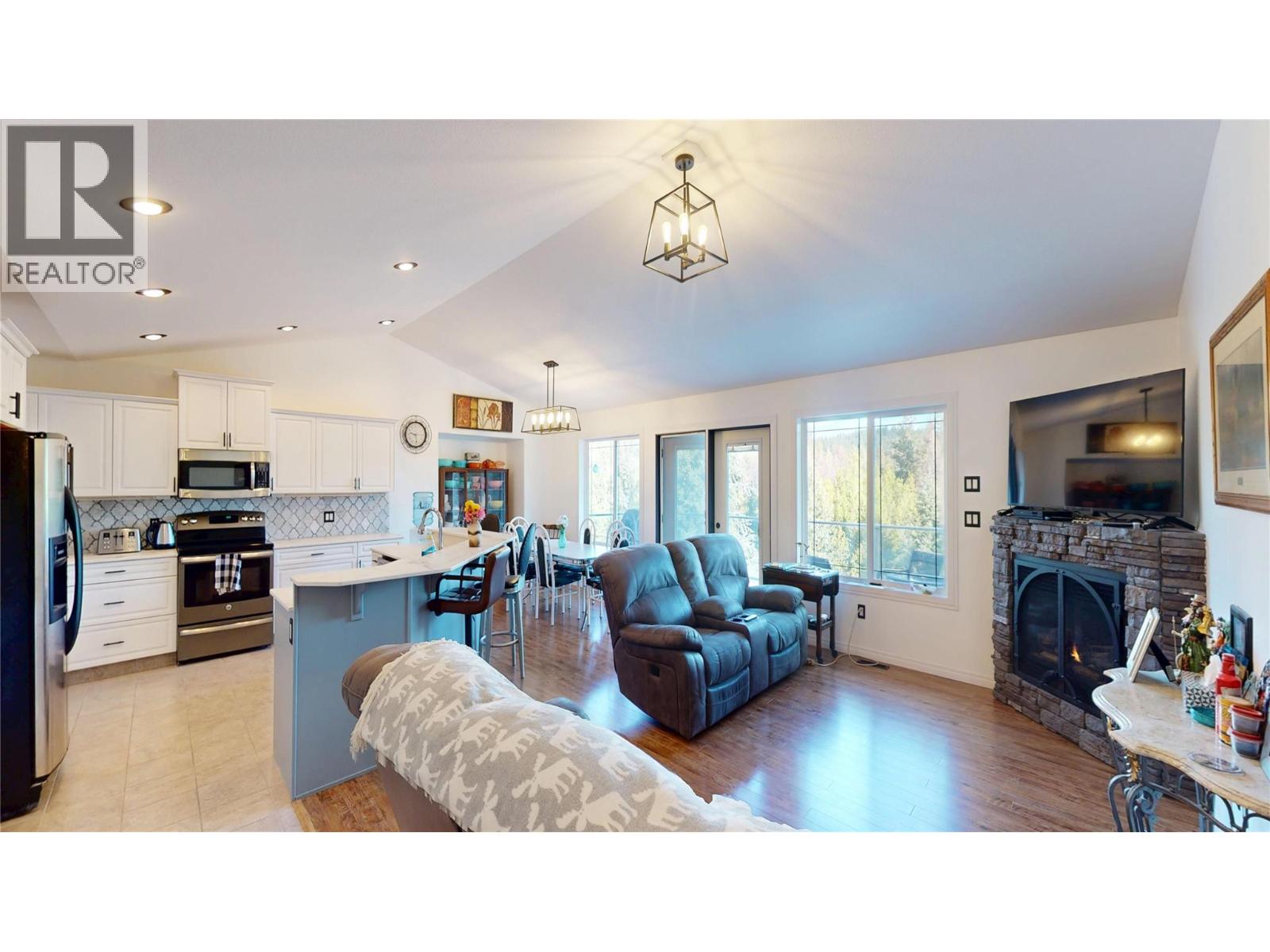 2926 Westview Road, Cranbrook, British Columbia  V1C 7G8 - Photo 4 - 10380727