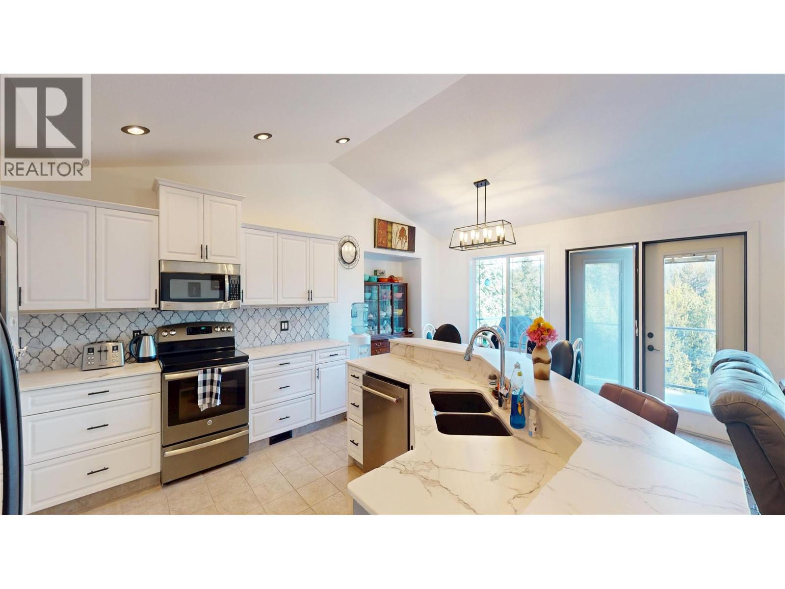 2926 Westview Road, Cranbrook, British Columbia  V1C 7G8 - Photo 6 - 10380727