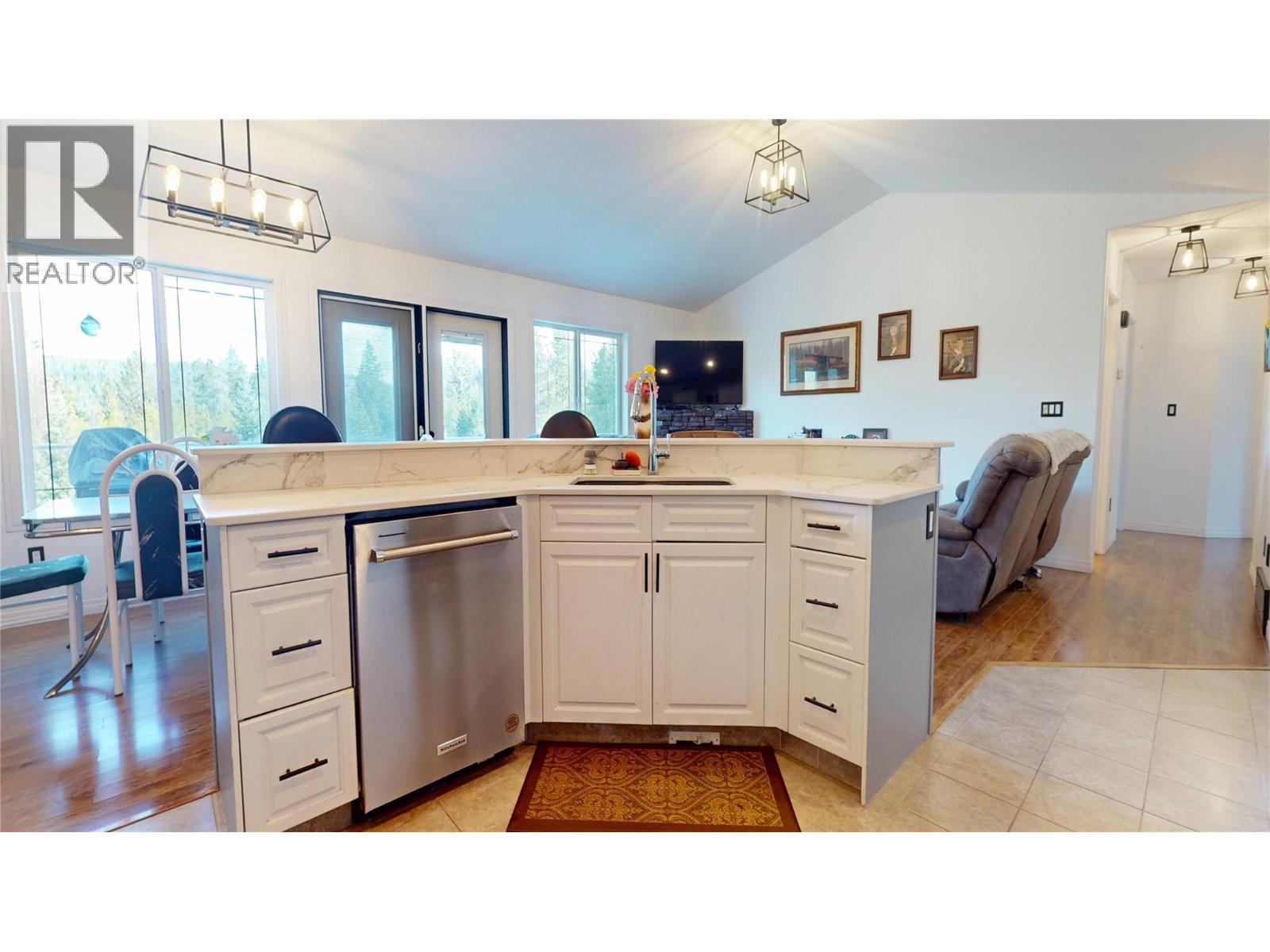 2926 Westview Road, Cranbrook, British Columbia  V1C 7G8 - Photo 9 - 10380727