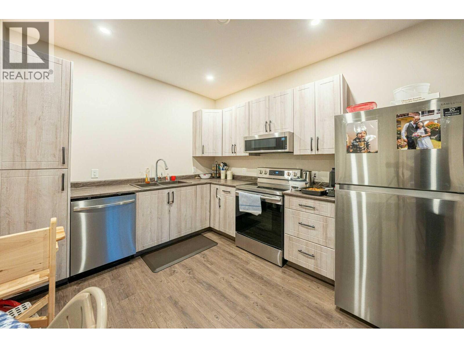 80 15 Avenue Se, Salmon Arm, British Columbia  V1E 0G3 - Photo 9 - 10380920