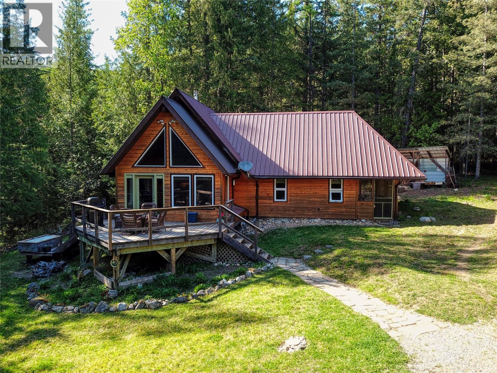 16317 Cedar Road, Crawford Bay, British Columbia  V0B 1E0 - Photo 1 - 10377510