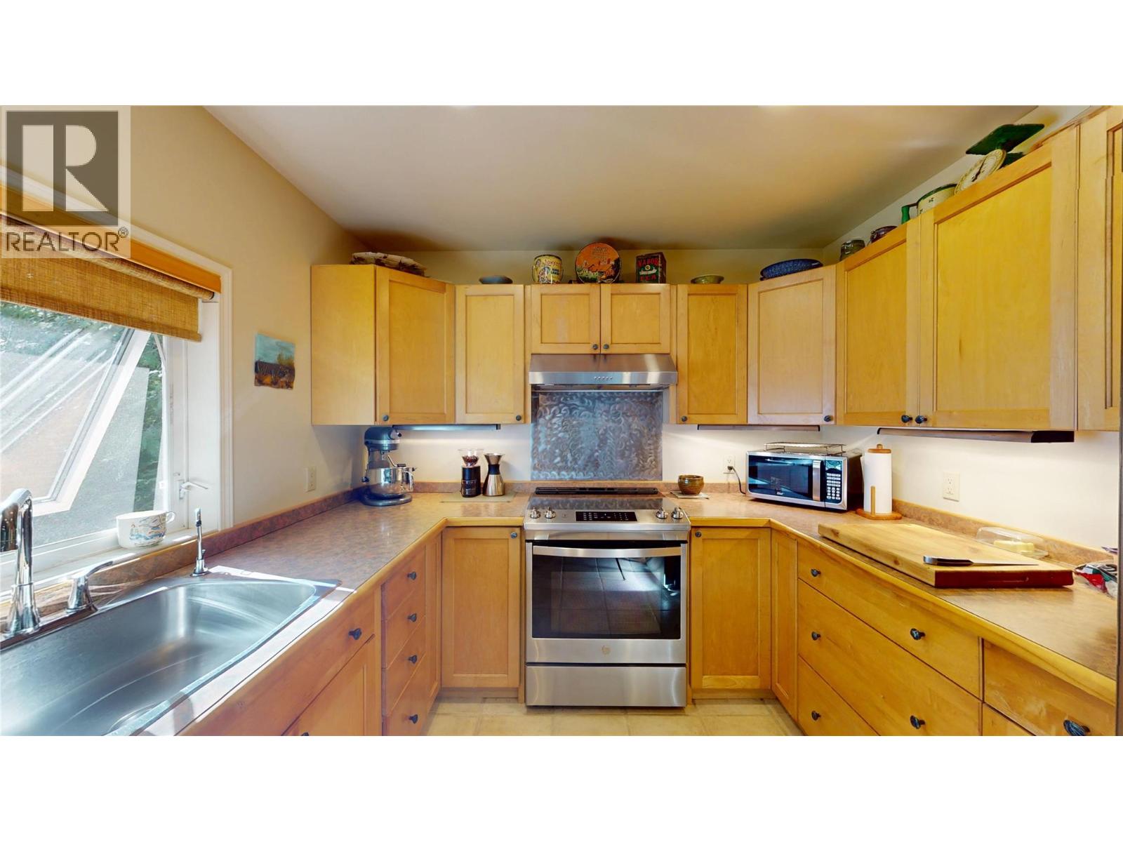 16317 Cedar Road, Crawford Bay, British Columbia  V0B 1E0 - Photo 14 - 10377510