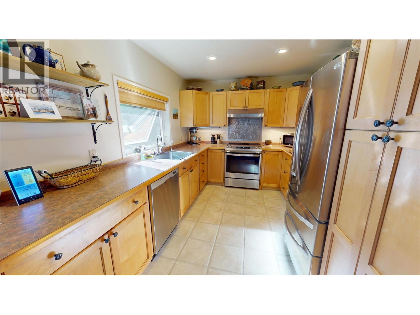 16317 Cedar Road, Crawford Bay, British Columbia  V0B 1E0 - Photo 15 - 10377510