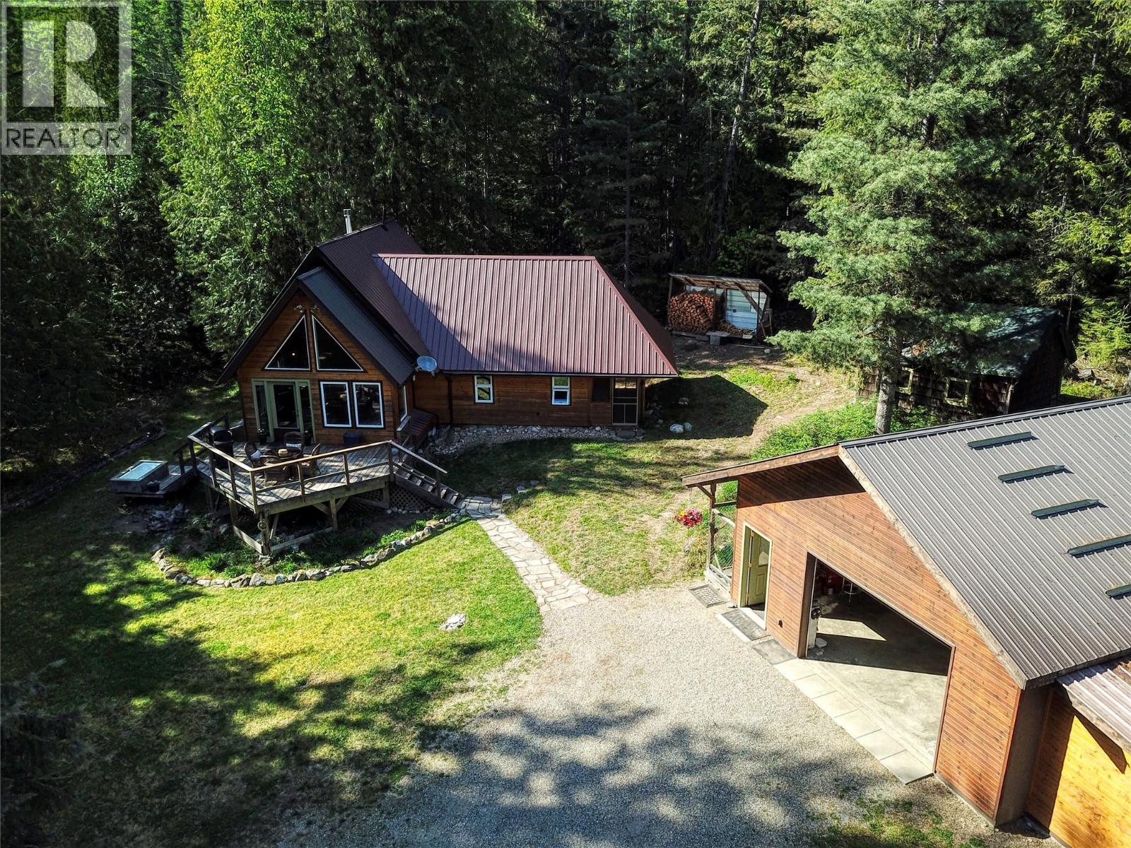 16317 Cedar Road, Crawford Bay, British Columbia  V0B 1E0 - Photo 2 - 10377510