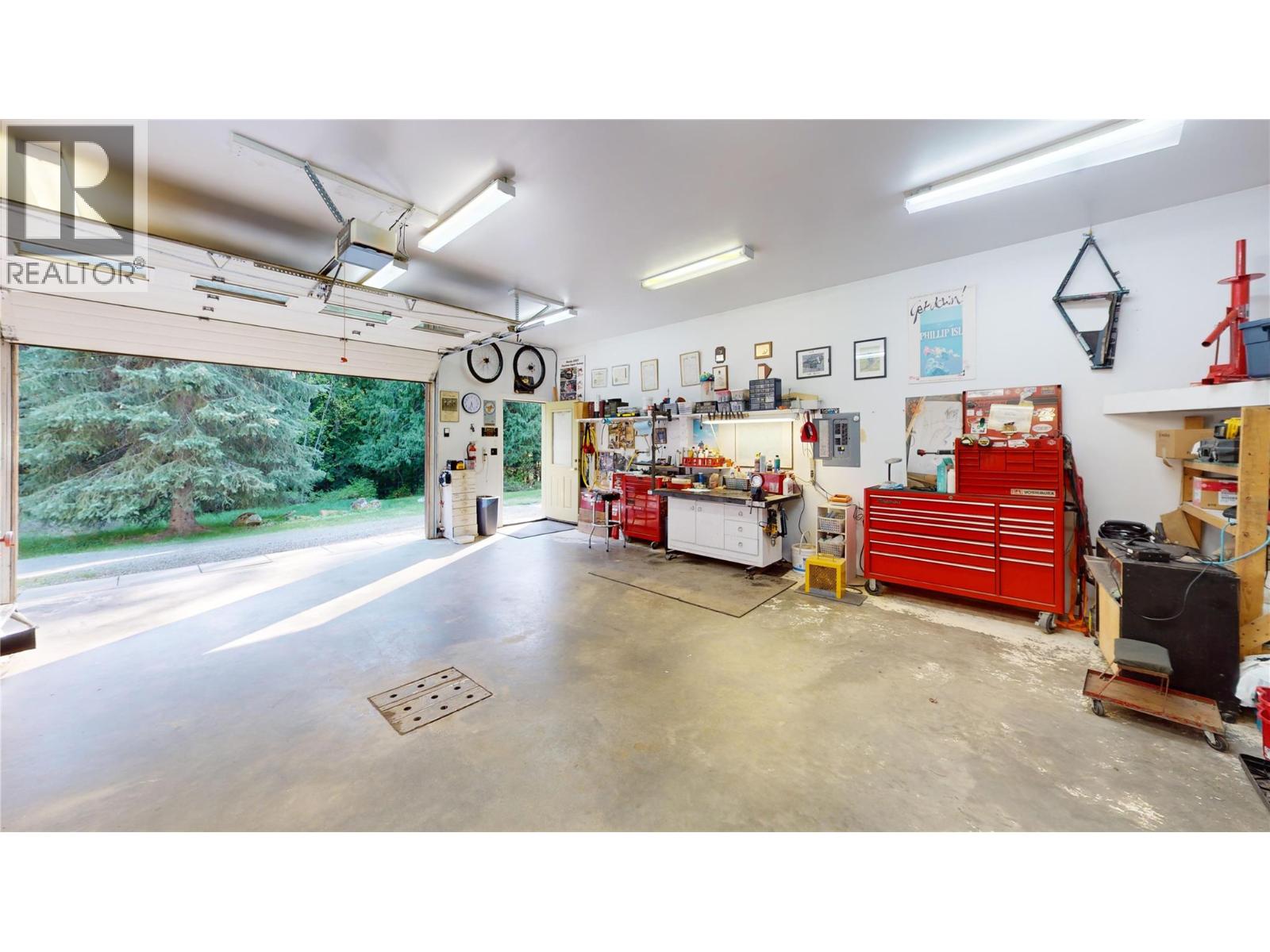 16317 Cedar Road, Crawford Bay, British Columbia  V0B 1E0 - Photo 34 - 10377510