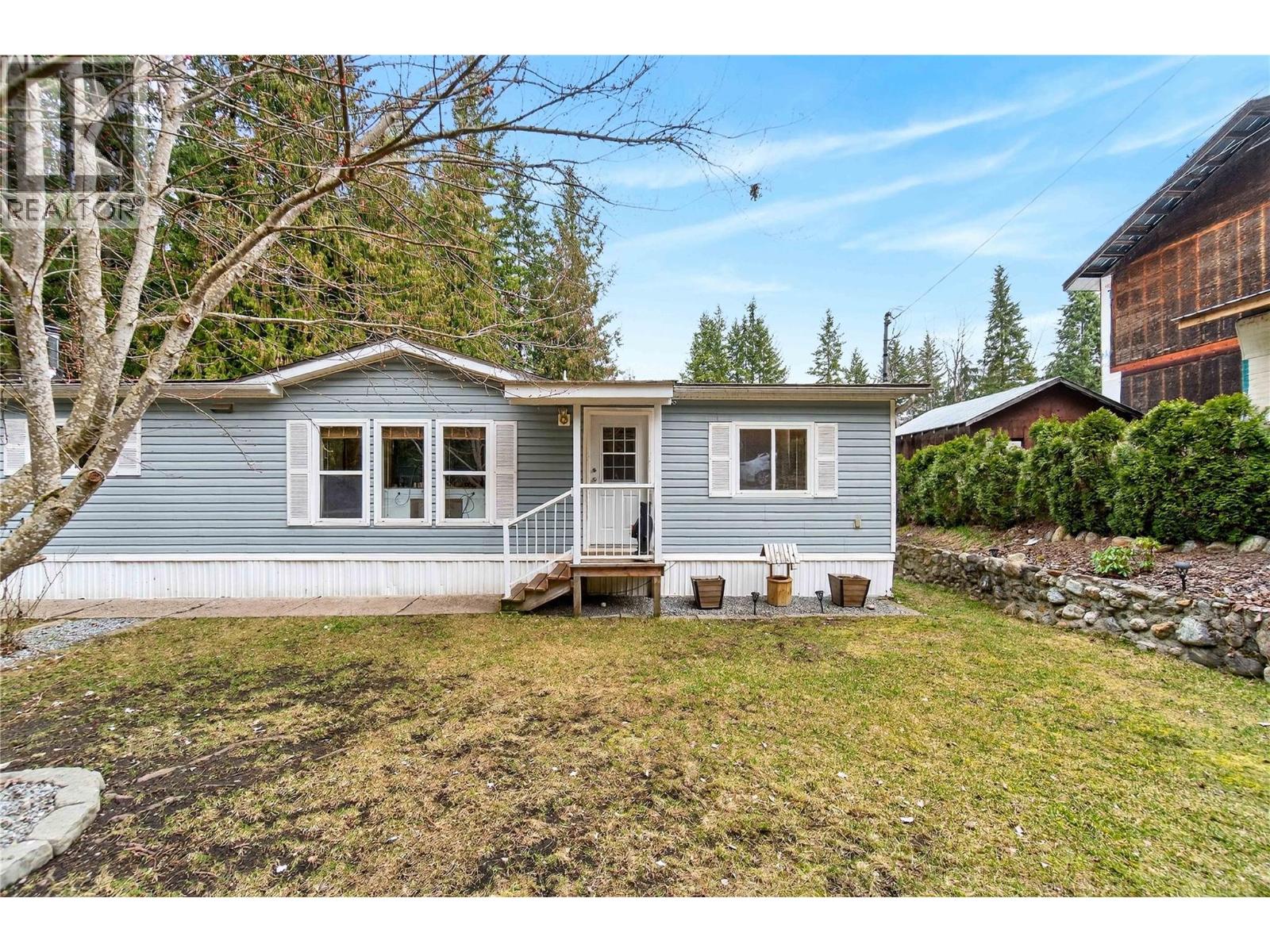 19 West Poirier Road, Mara, British Columbia  V0E 2K0 - Photo 3 - 10380944