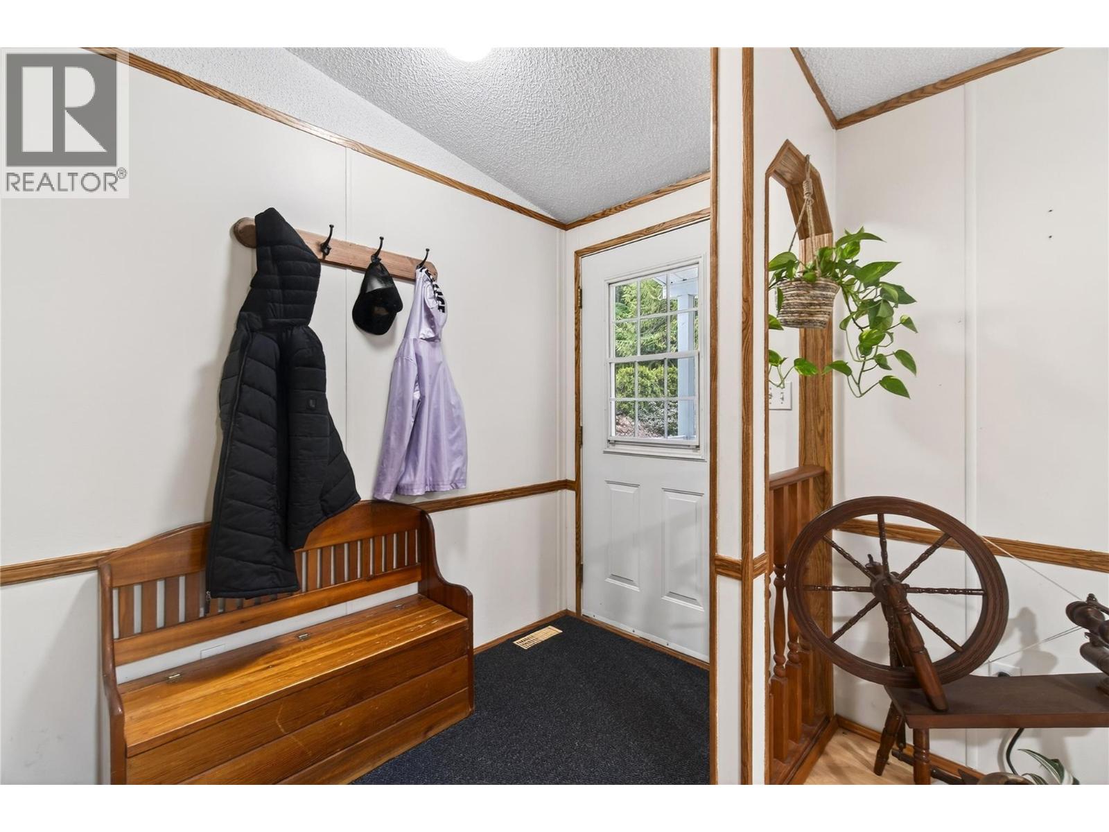 19 West Poirier Road, Mara, British Columbia  V0E 2K0 - Photo 4 - 10380944