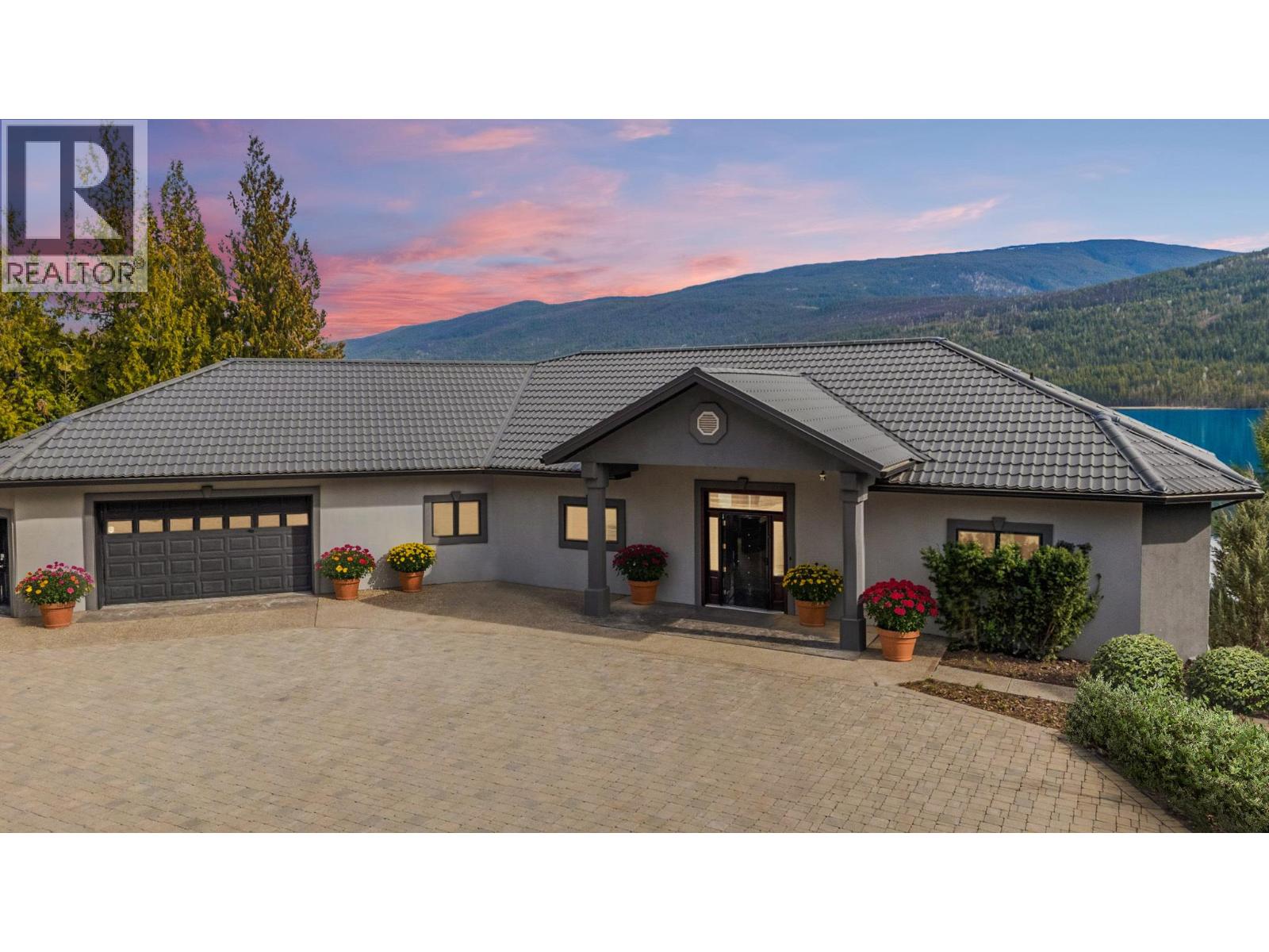 3918 Parri Road, Sorrento, British Columbia  V0E 2W0 - Photo 1 - 10380349