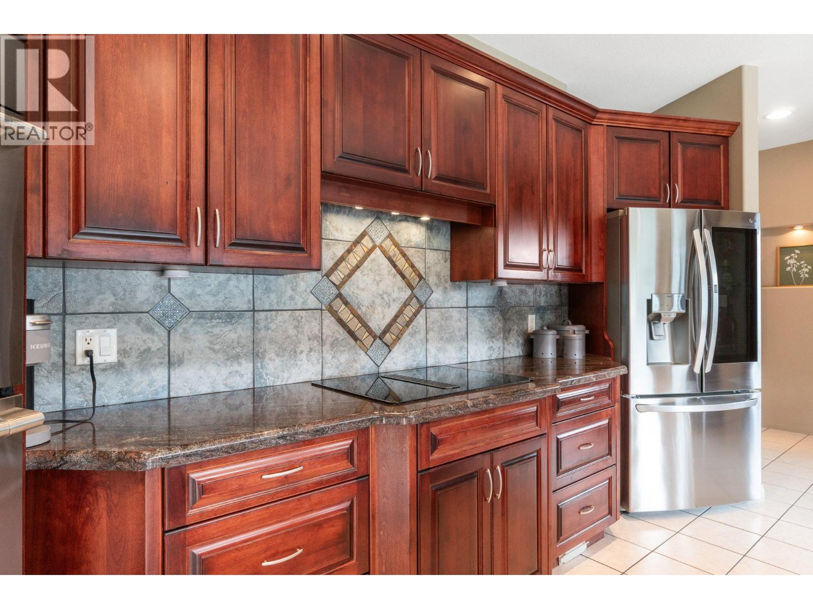 3918 Parri Road, Sorrento, British Columbia  V0E 2W0 - Photo 10 - 10380349