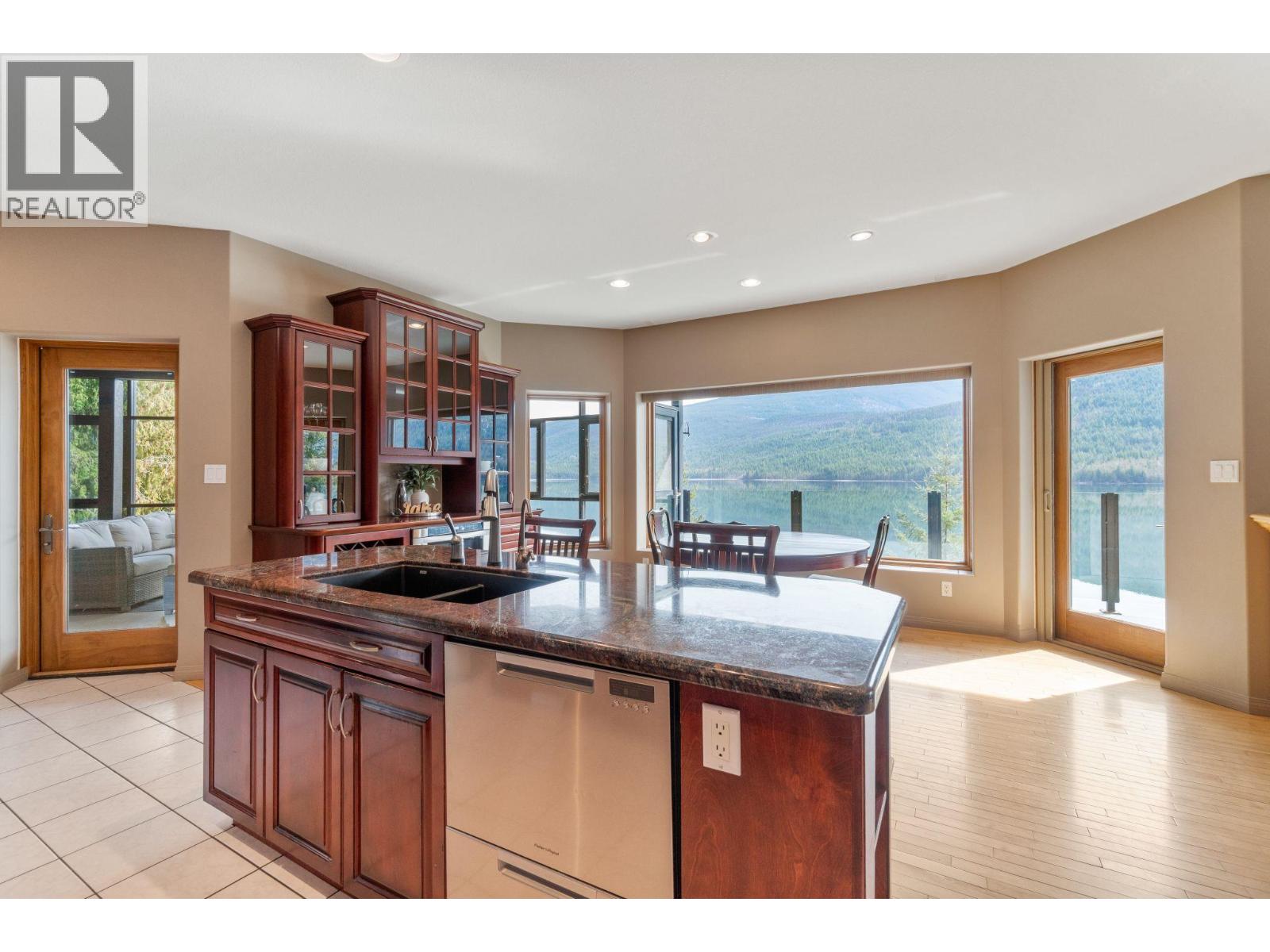 3918 Parri Road, Sorrento, British Columbia  V0E 2W0 - Photo 12 - 10380349