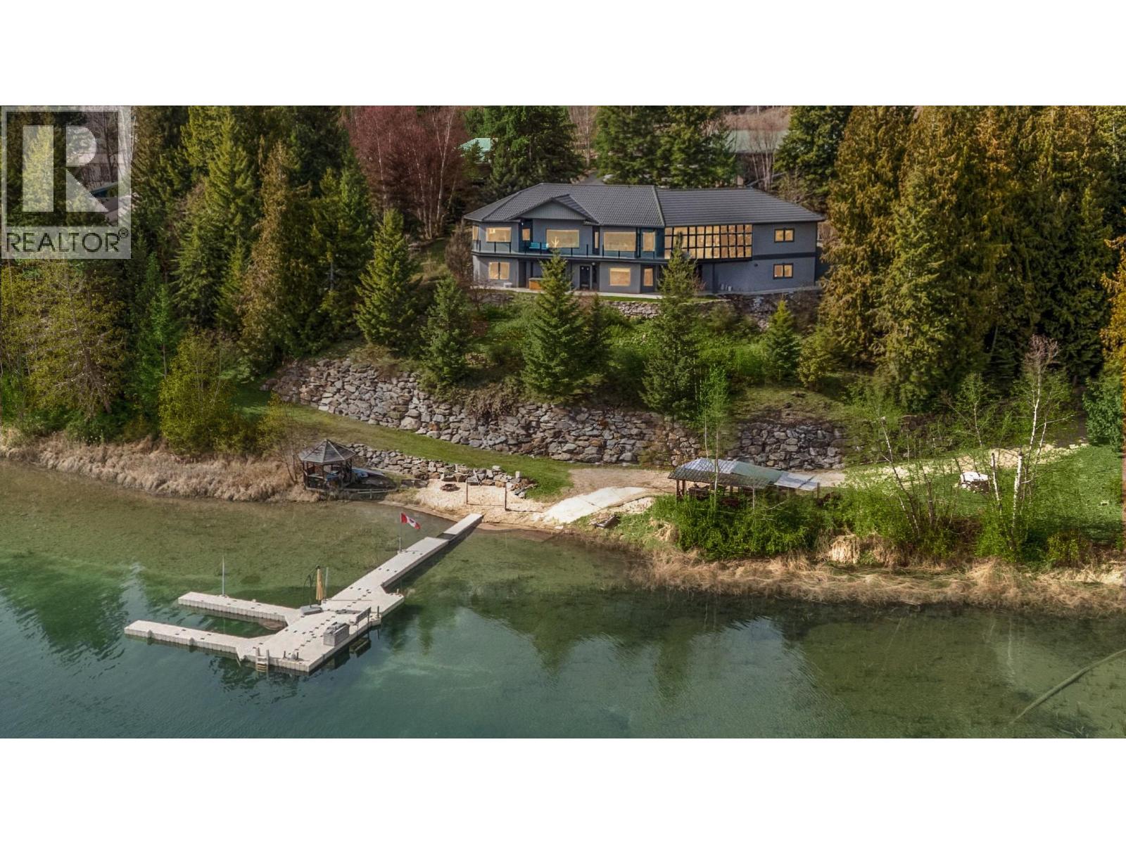 3918 Parri Road, Sorrento, British Columbia  V0E 2W0 - Photo 2 - 10380349