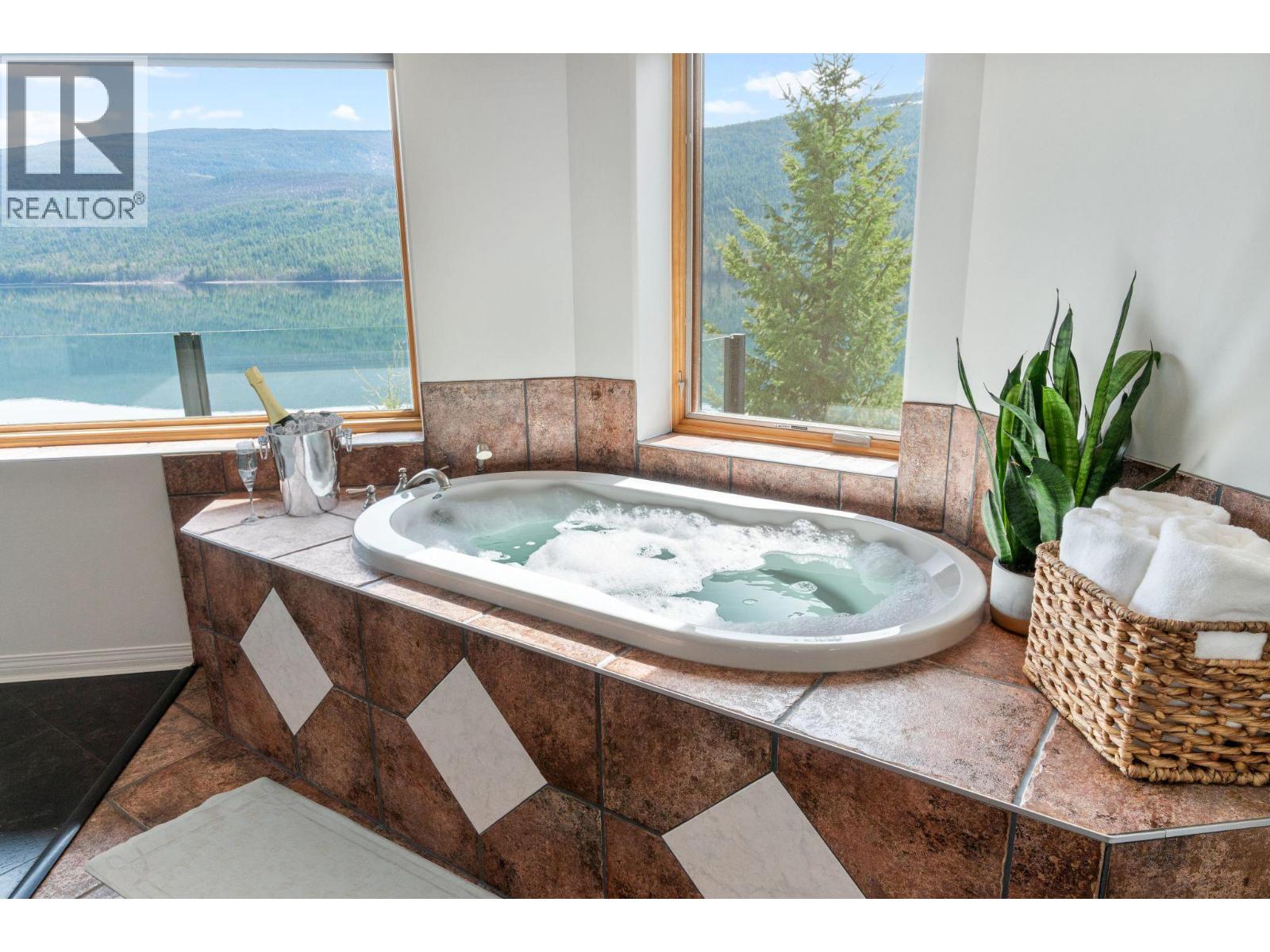 3918 Parri Road, Sorrento, British Columbia  V0E 2W0 - Photo 34 - 10380349