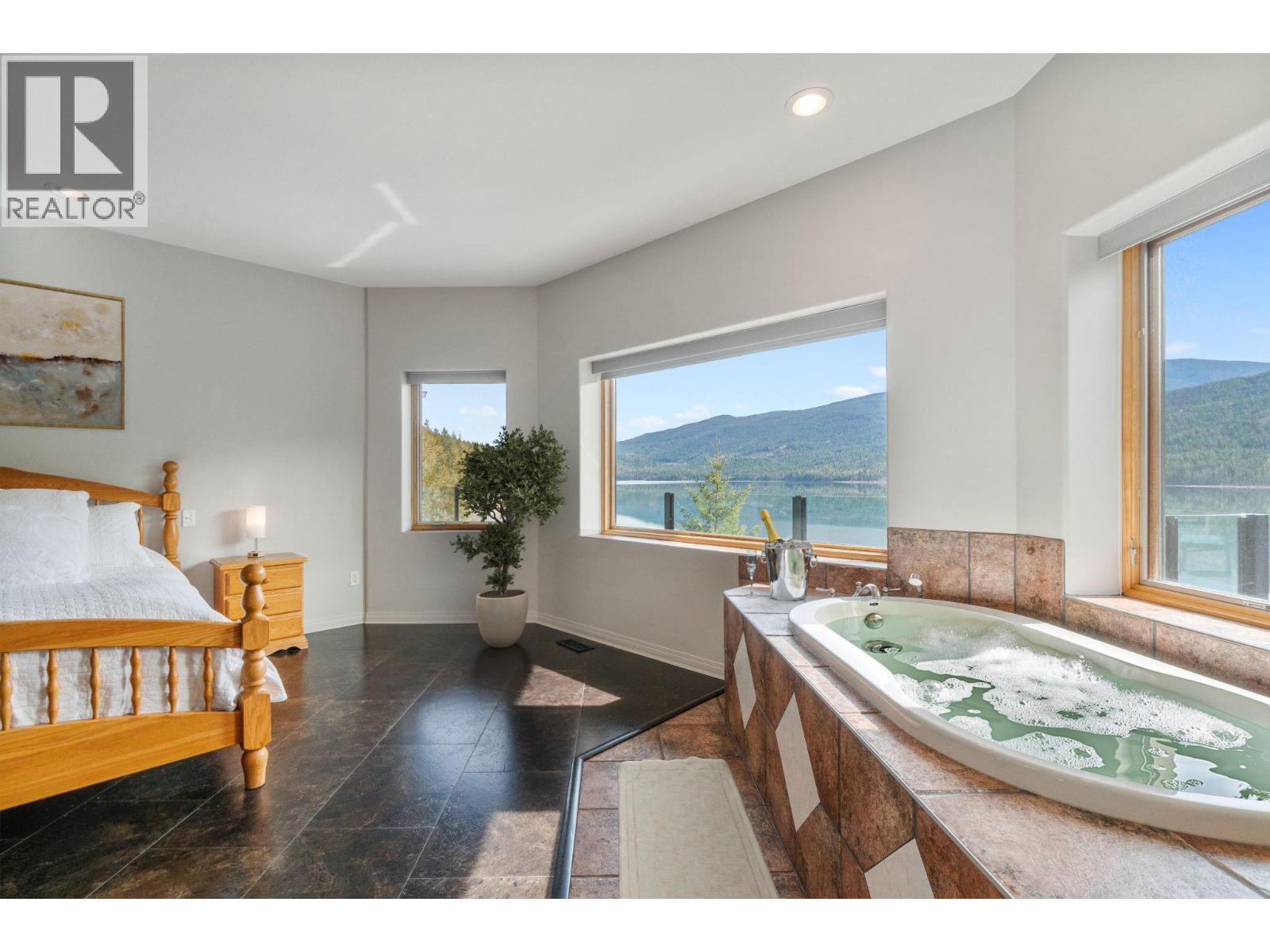 3918 Parri Road, Sorrento, British Columbia  V0E 2W0 - Photo 35 - 10380349