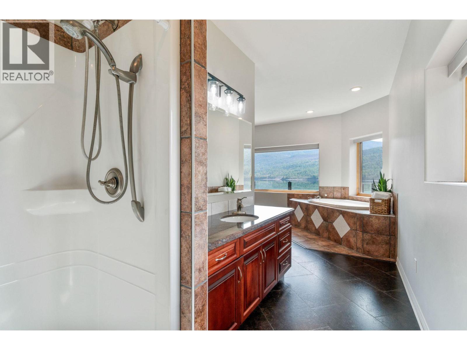 3918 Parri Road, Sorrento, British Columbia  V0E 2W0 - Photo 38 - 10380349