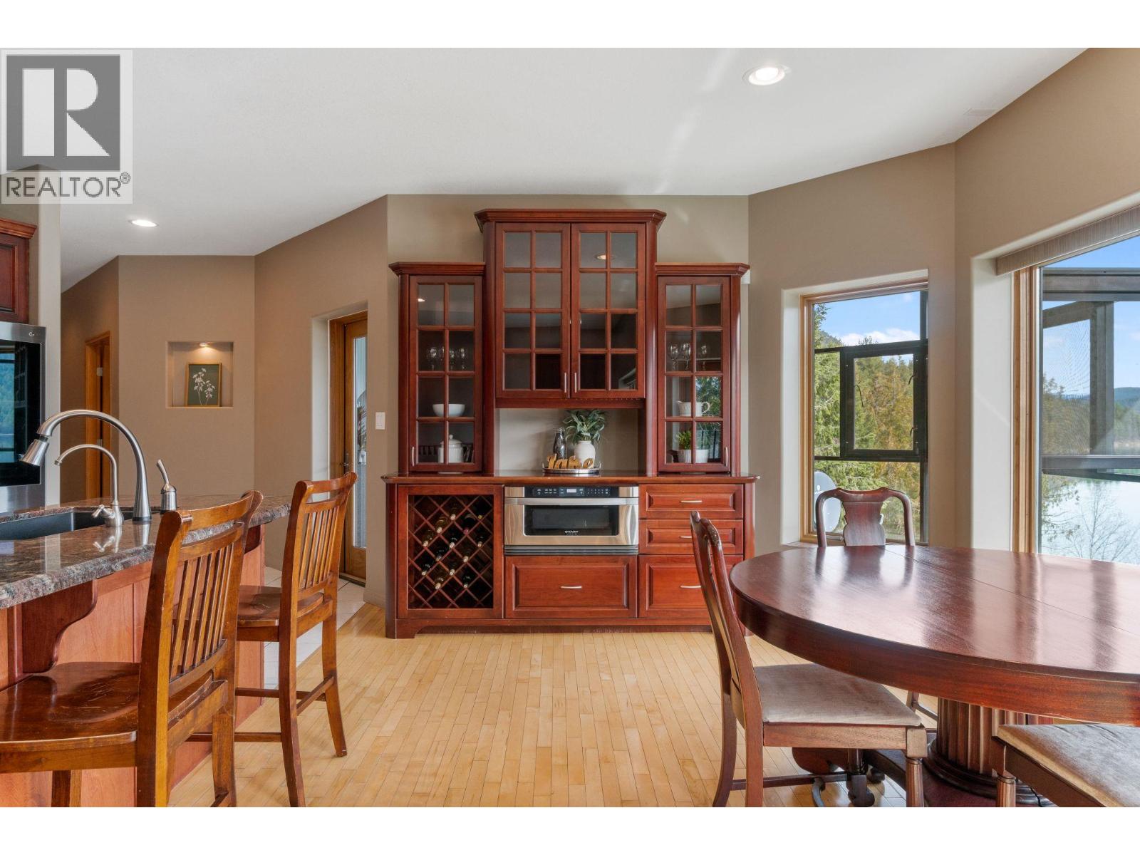 3918 Parri Road, Sorrento, British Columbia  V0E 2W0 - Photo 6 - 10380349