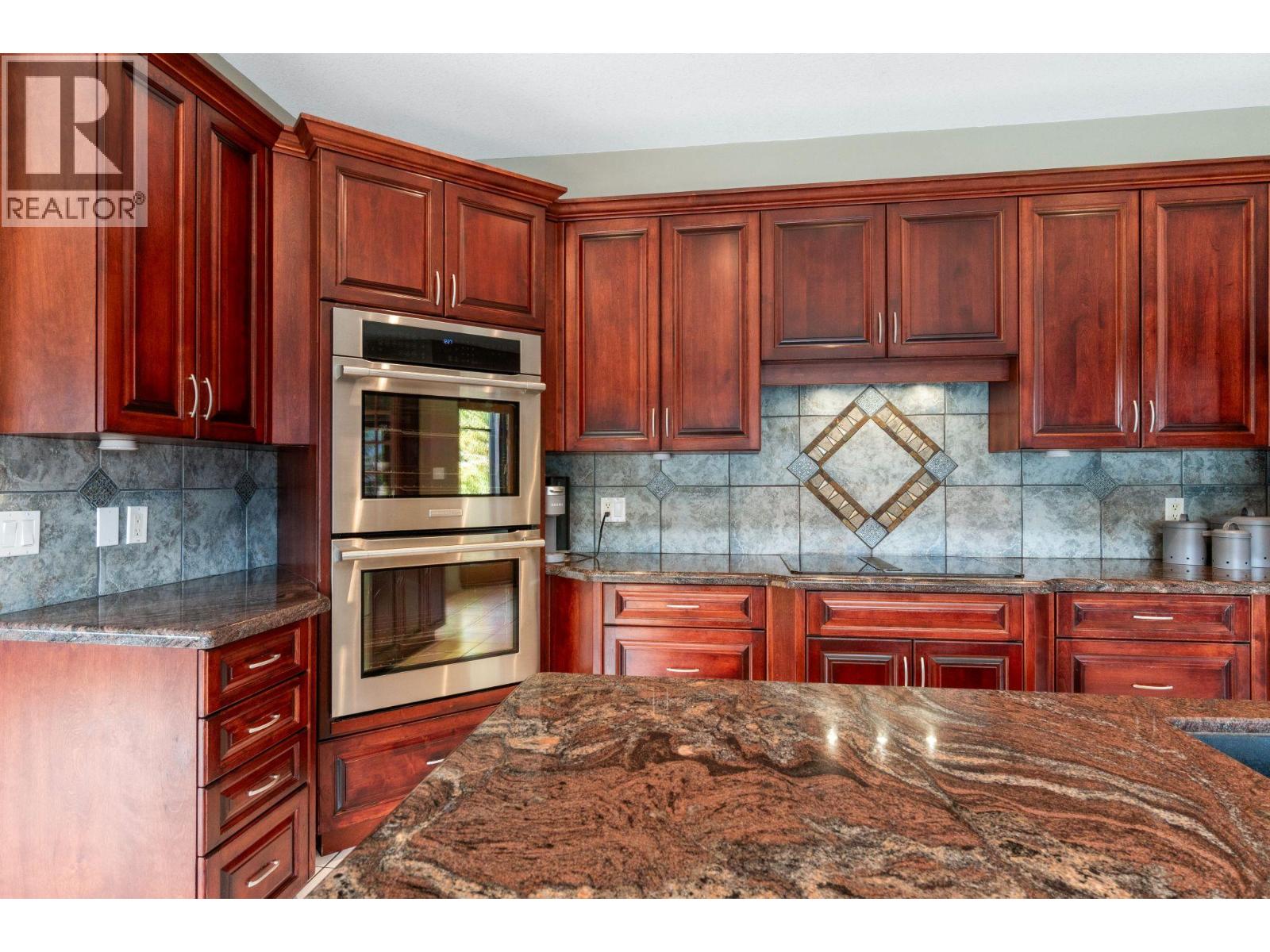 3918 Parri Road, Sorrento, British Columbia  V0E 2W0 - Photo 9 - 10380349