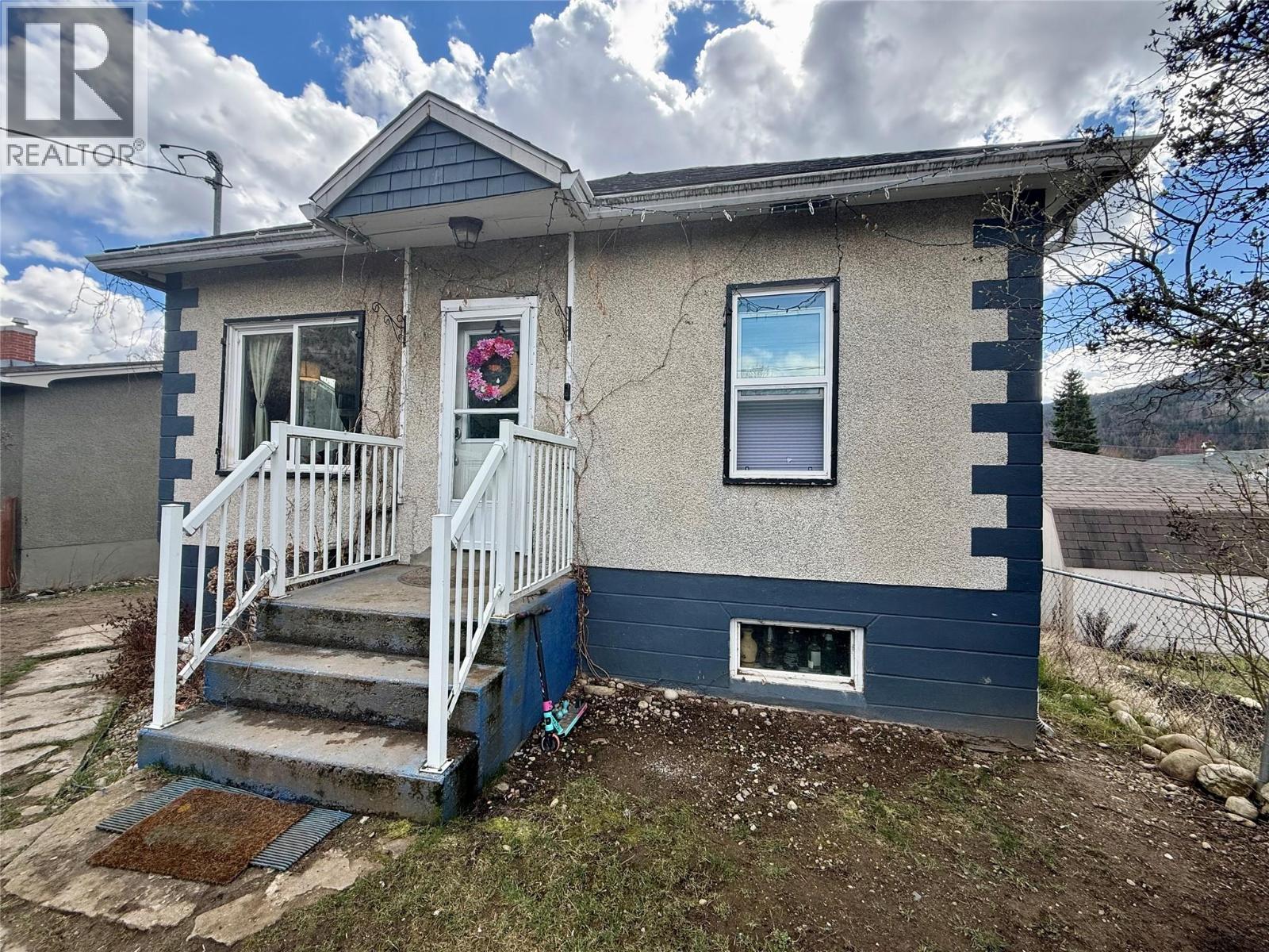 706 2nd Street, castlegar, British Columbia
