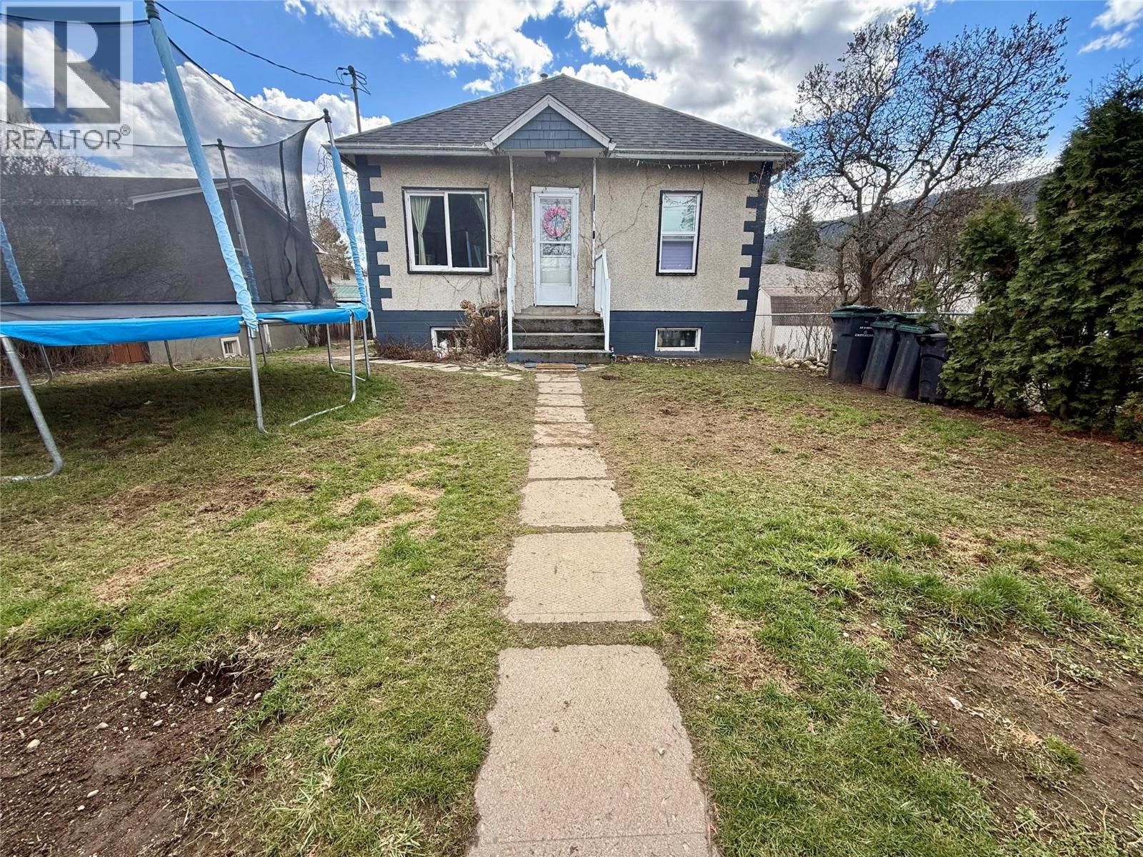 706 2nd Street, Castlegar, British Columbia  V1N 1Y8 - Photo 2 - 10380907