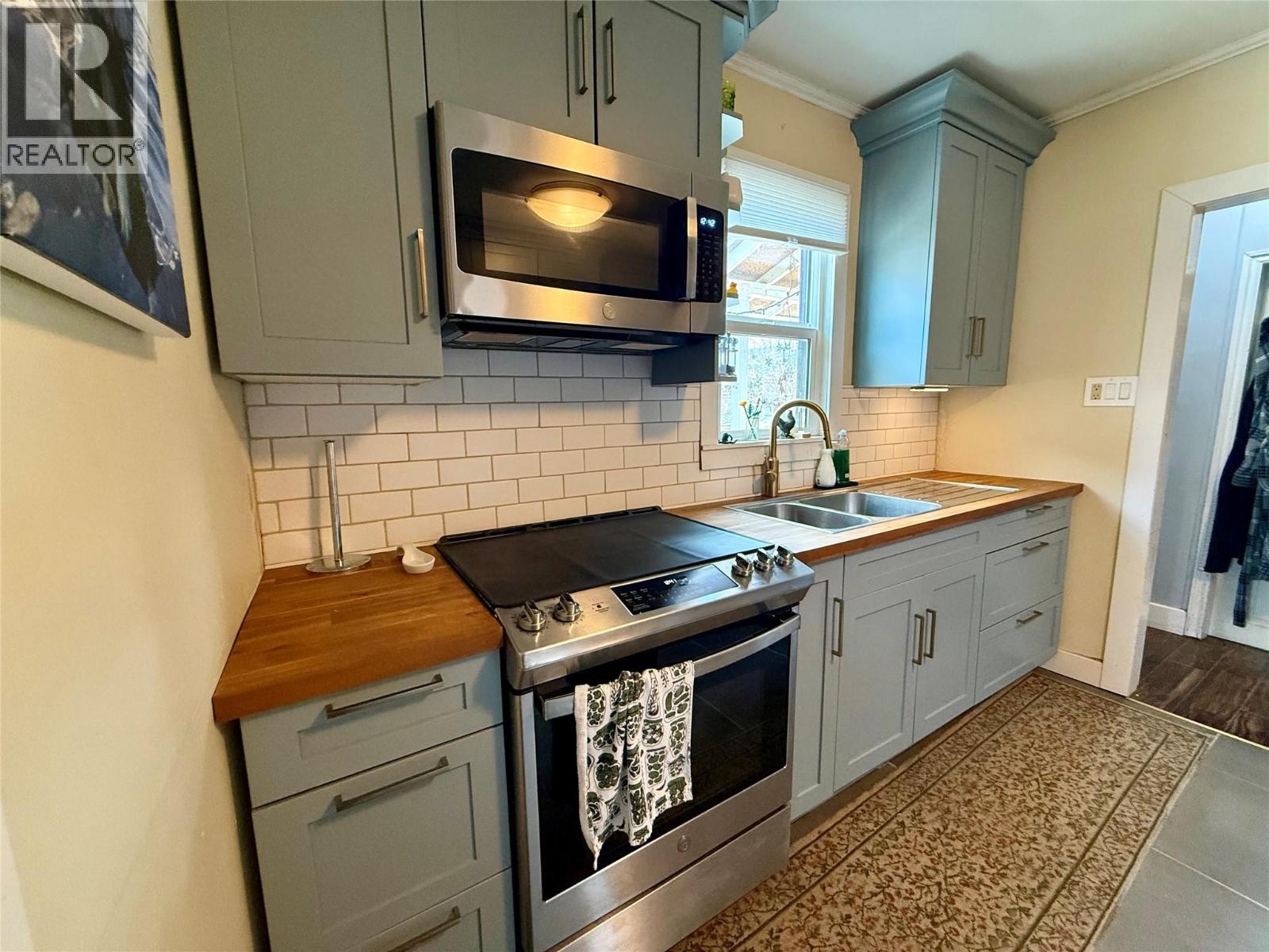 706 2nd Street, Castlegar, British Columbia  V1N 1Y8 - Photo 3 - 10380907