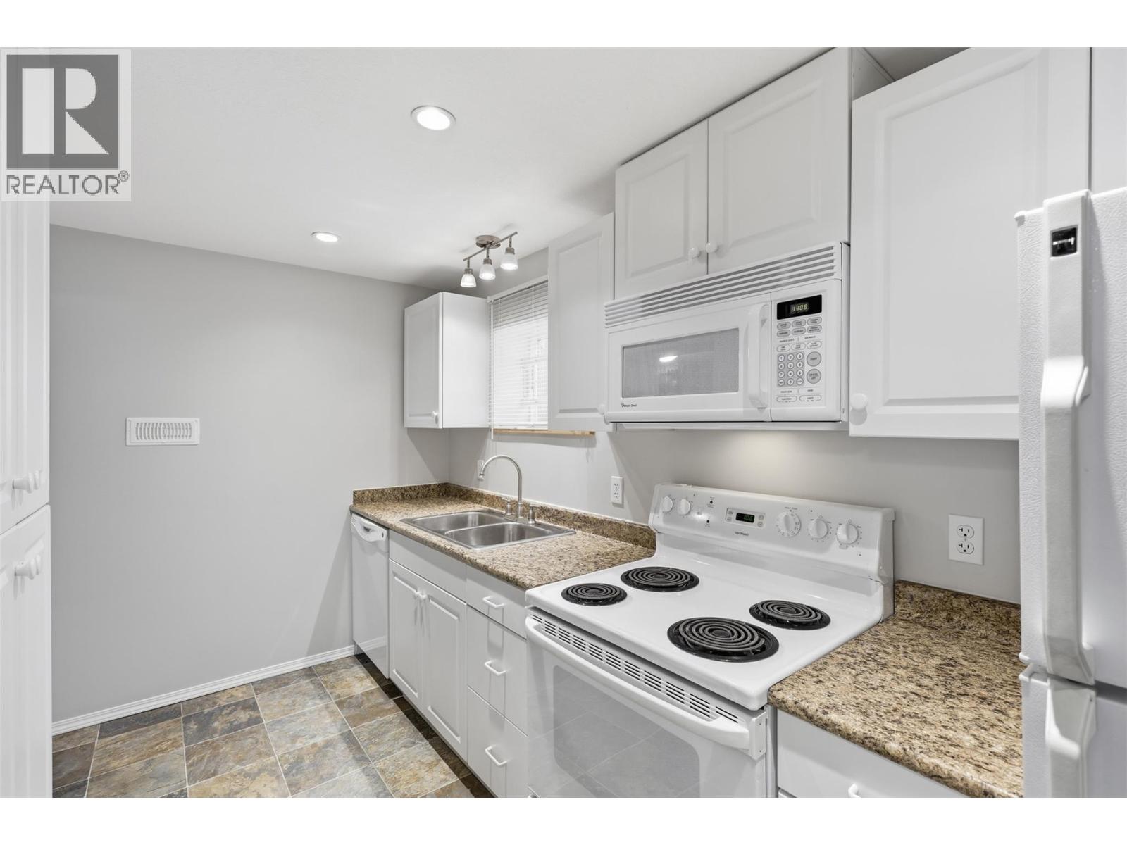 1119 Kemano Street, Kamloops, British Columbia  V2B 2T8 - Photo 24 - 10380813