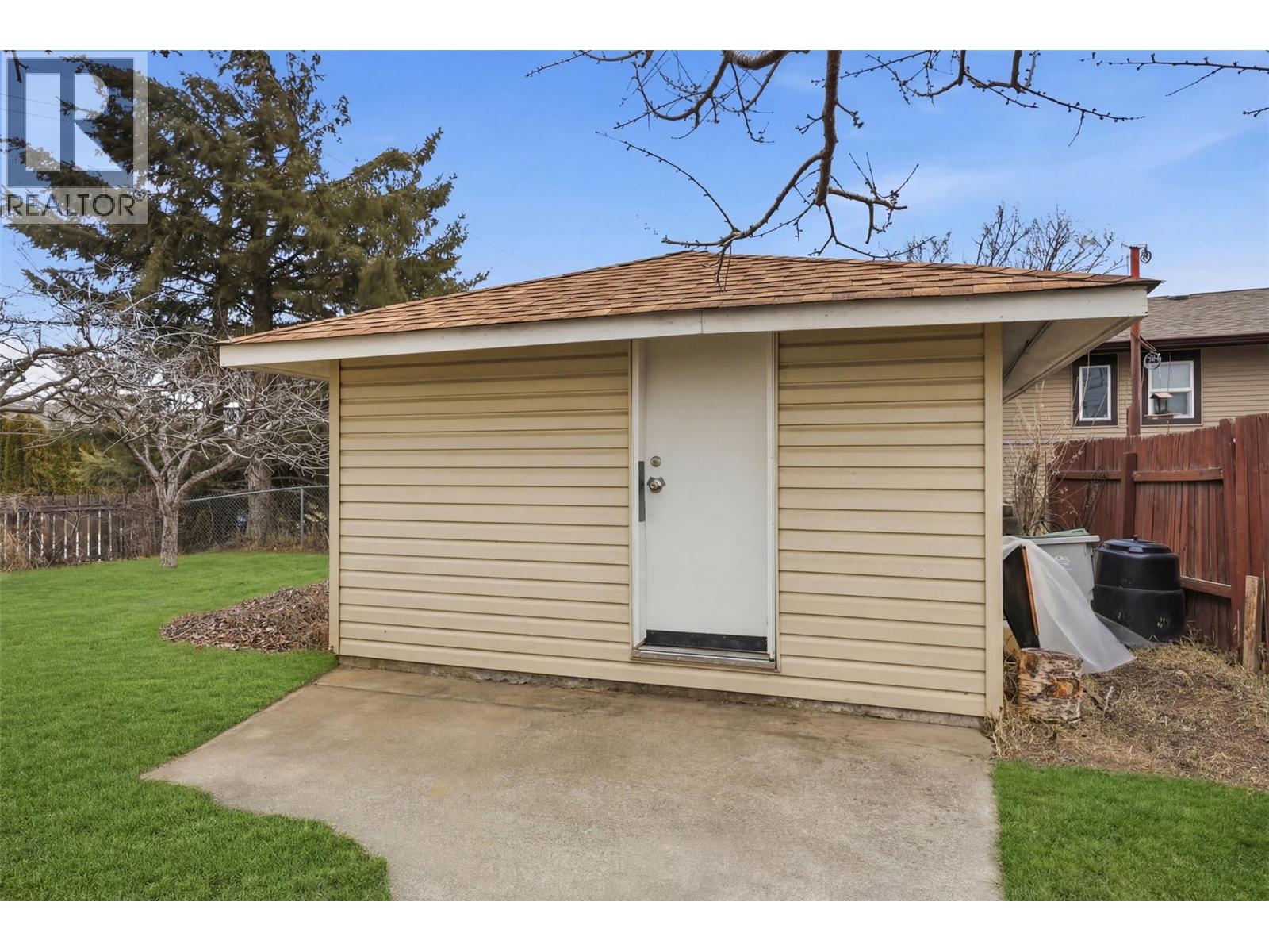 1119 Kemano Street, Kamloops, British Columbia  V2B 2T8 - Photo 34 - 10380813