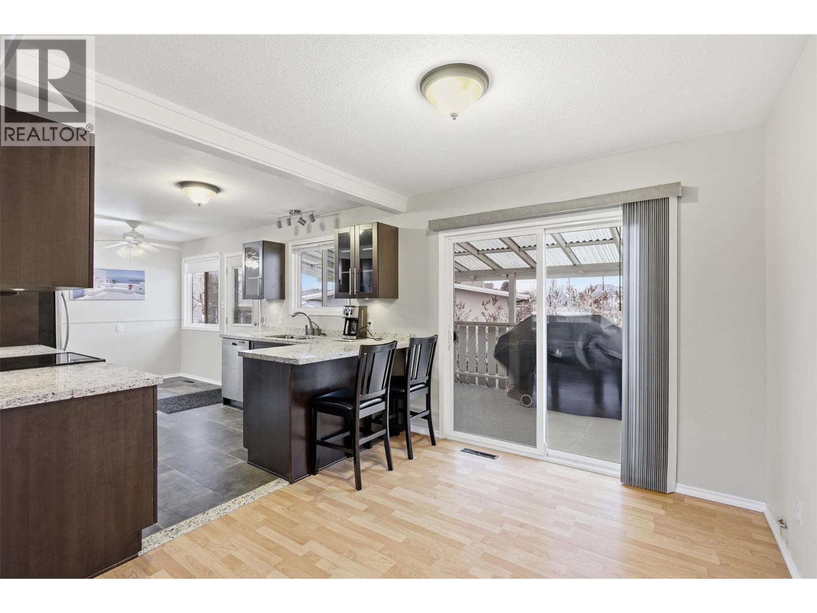 1119 Kemano Street, Kamloops, British Columbia  V2B 2T8 - Photo 6 - 10380813