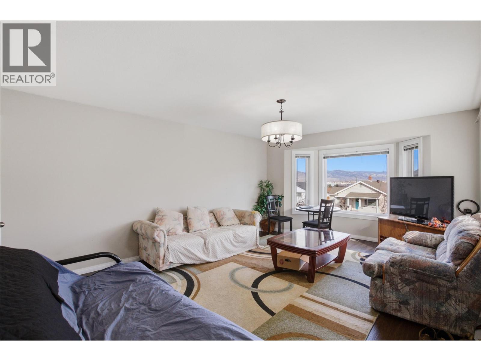 935 Dominion Street, Kamloops, British Columbia  V2C 2Y3 - Photo 4 - 10381009