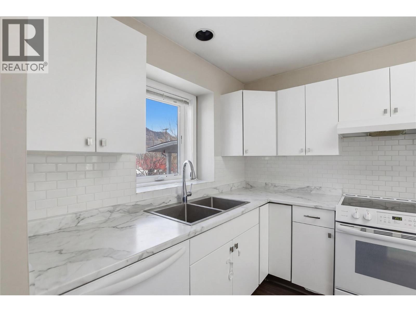 935 Dominion Street, Kamloops, British Columbia  V2C 2Y3 - Photo 8 - 10381009