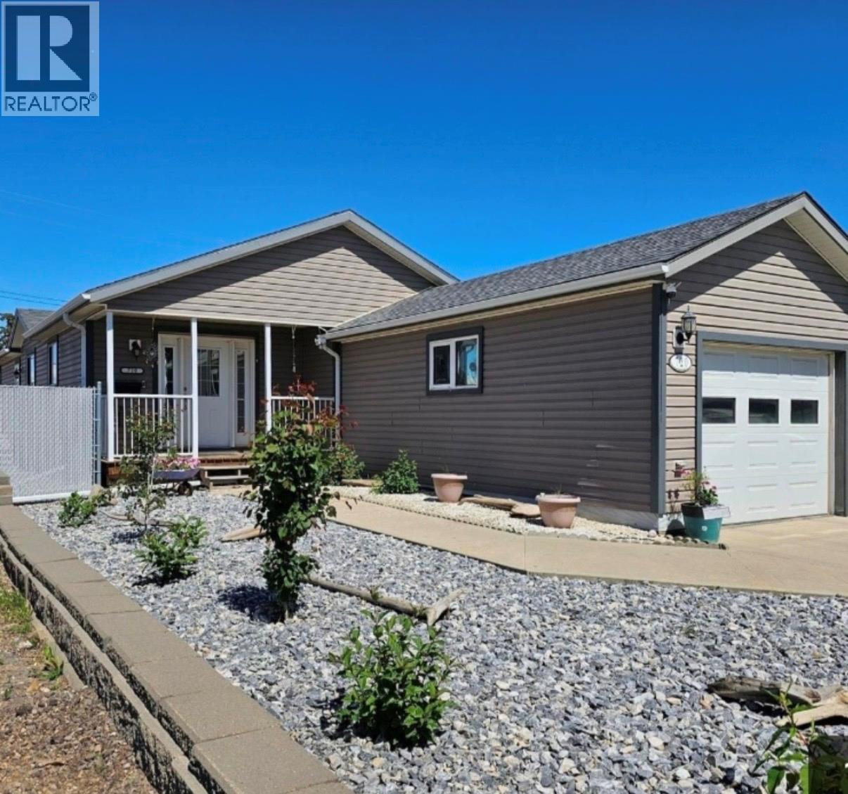 720 105 Avenue, dawson creek, British Columbia