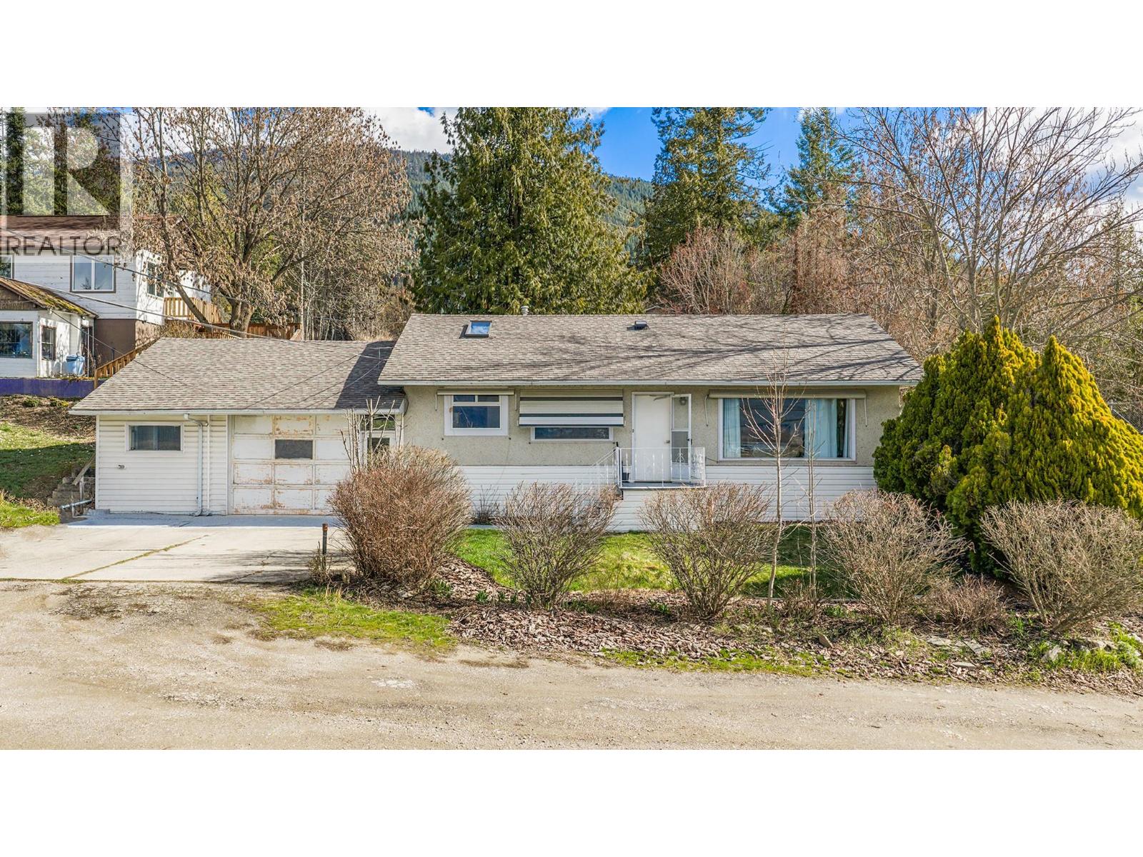 338 Valleyview Drive, Creston, British Columbia  V0B 1G3 - Photo 1 - 10381018