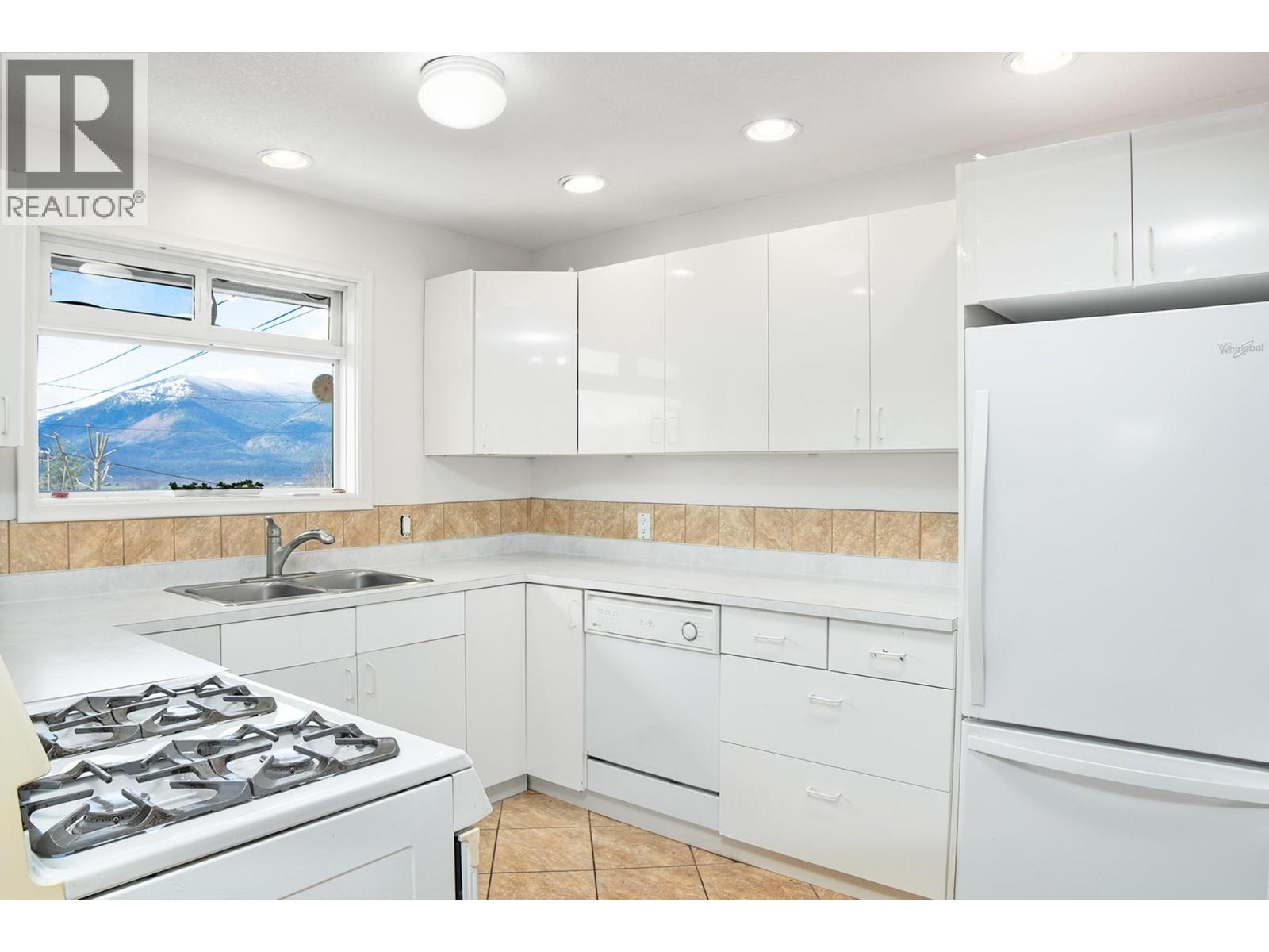 338 Valleyview Drive, Creston, British Columbia  V0B 1G3 - Photo 10 - 10381018