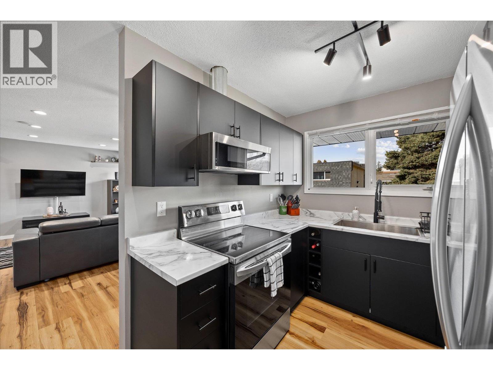 1291 Bernard Avenue Unit# 2, Kelowna, British Columbia  V1Y 6R3 - Photo 10 - 10380828