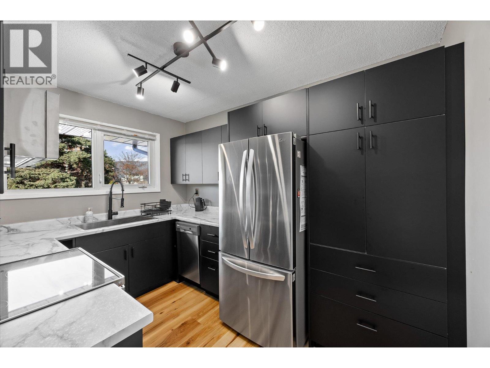 1291 Bernard Avenue Unit# 2, Kelowna, British Columbia  V1Y 6R3 - Photo 11 - 10380828