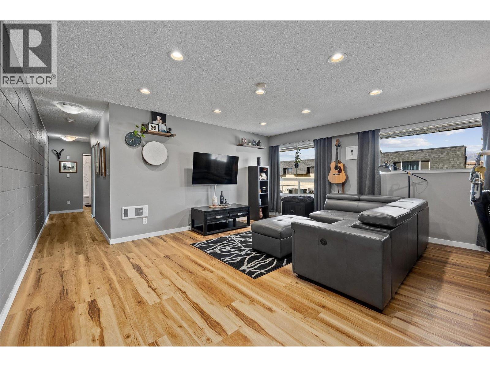 1291 Bernard Avenue Unit# 2, Kelowna, British Columbia  V1Y 6R3 - Photo 3 - 10380828