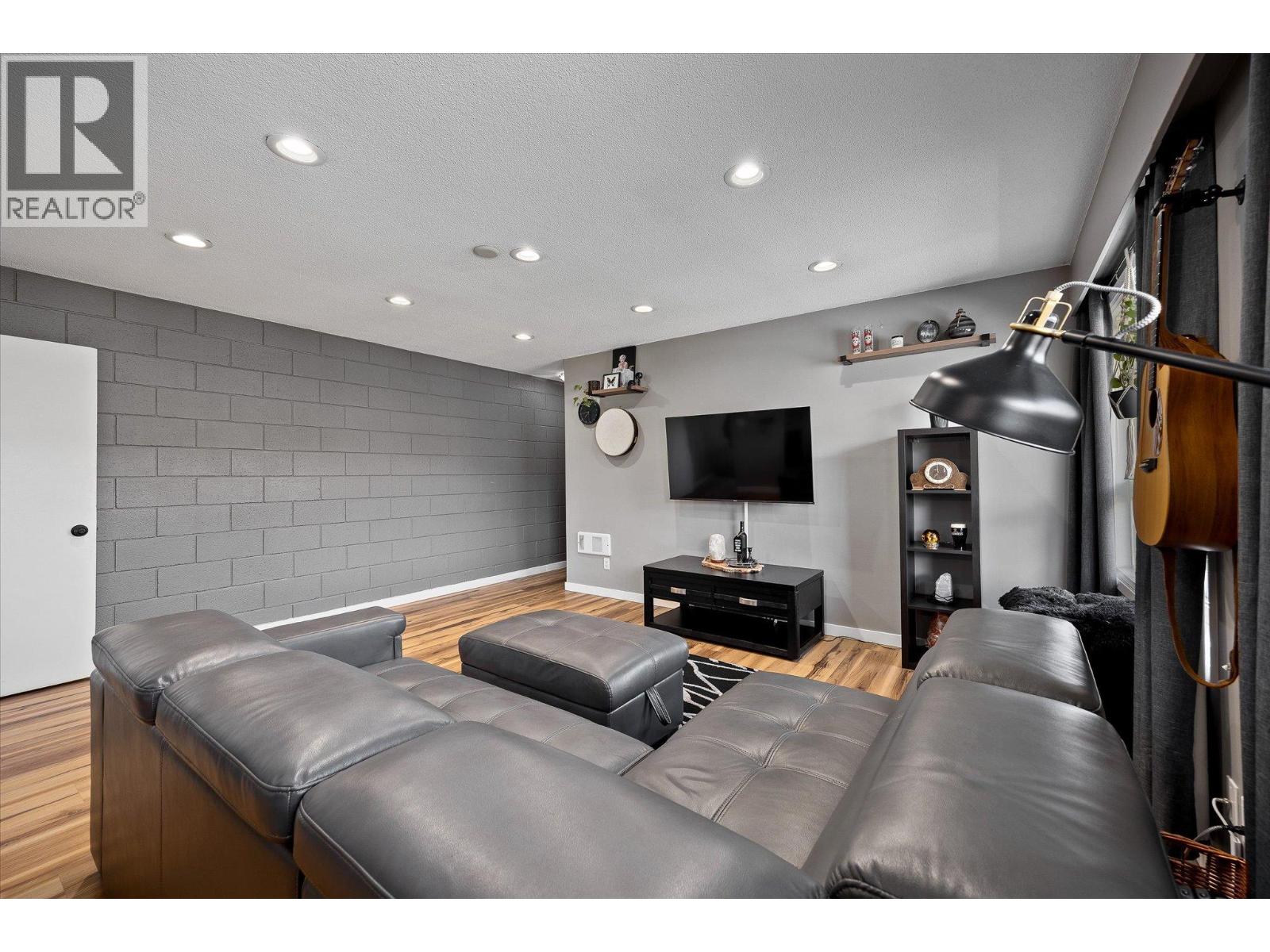 1291 Bernard Avenue Unit# 2, Kelowna, British Columbia  V1Y 6R3 - Photo 5 - 10380828