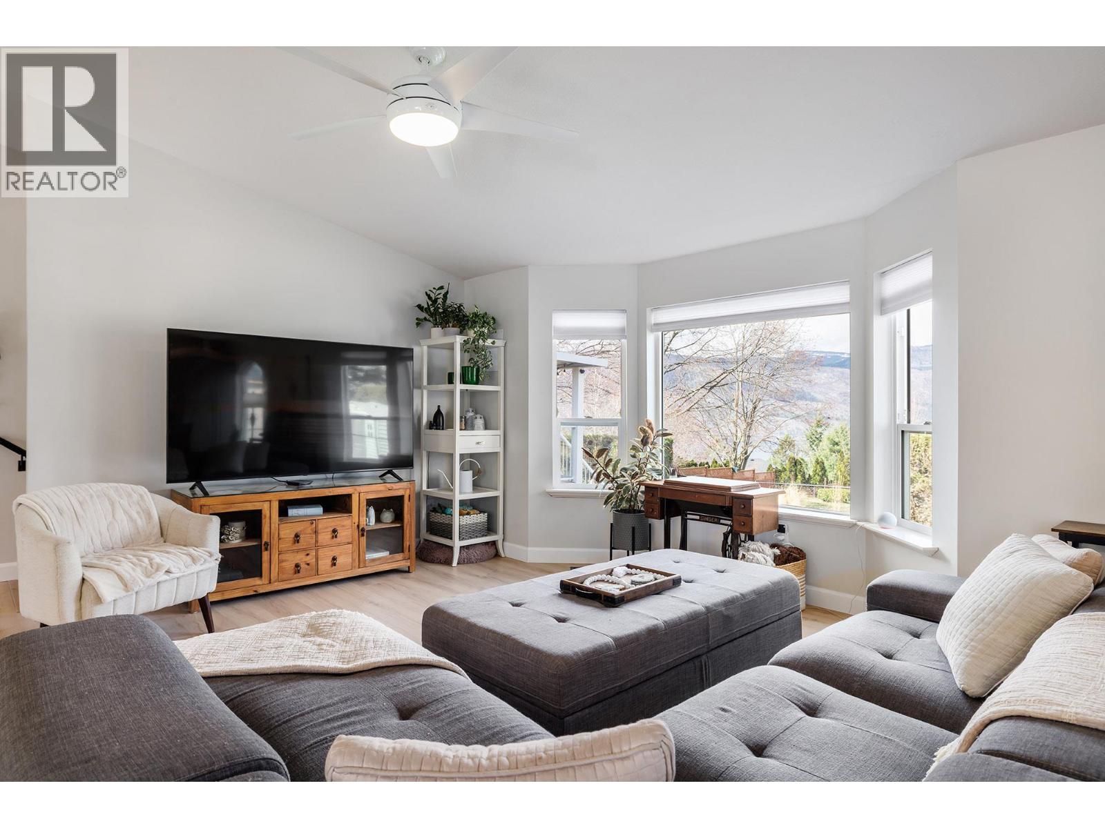 1740 Saldin Court, Lake Country, British Columbia  V4V 1N9 - Photo 4 - 10380836