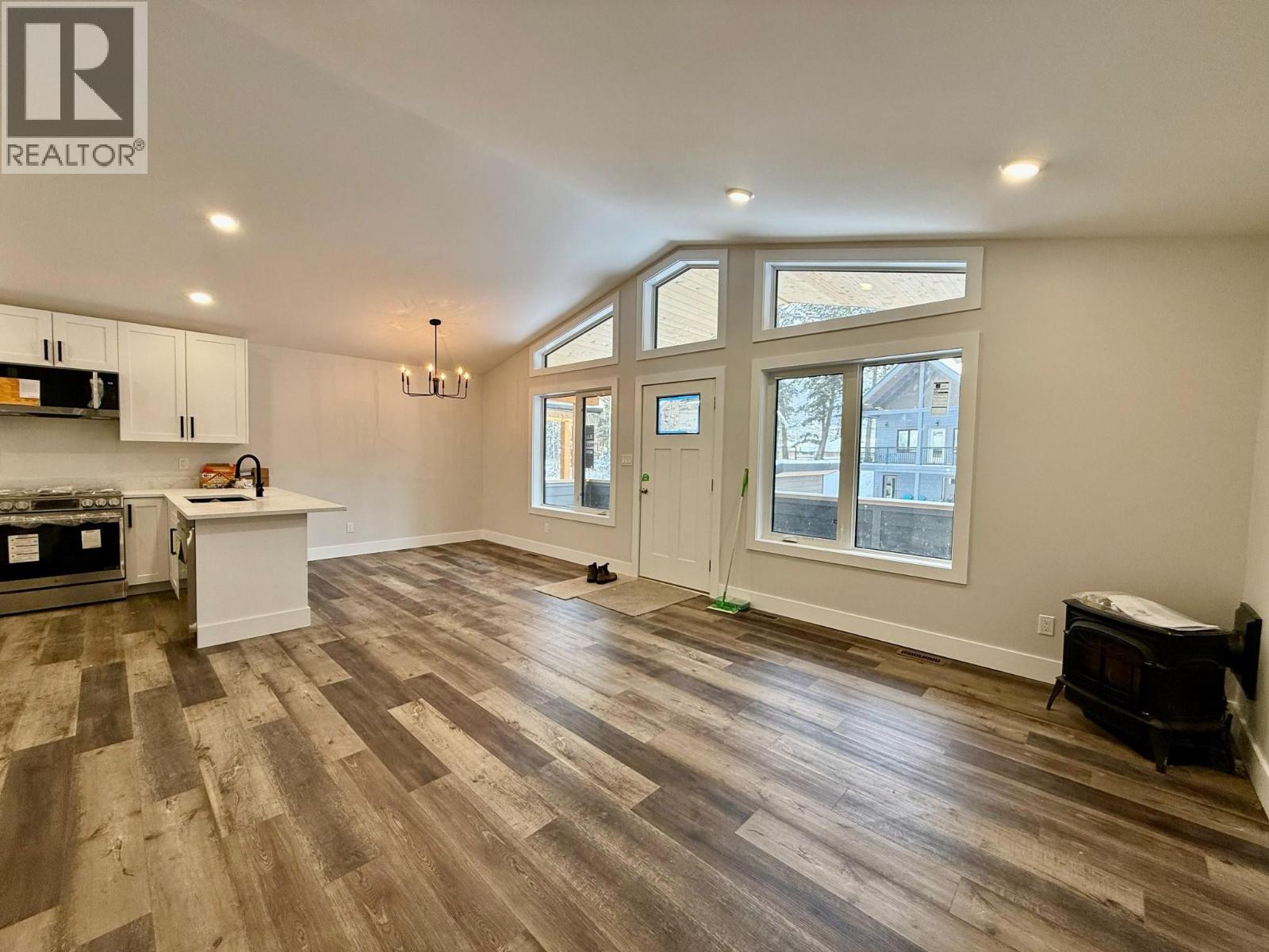 1938 Foxwood Trail Unit# 9, Windermere, British Columbia  V0B 2L2 - Photo 8 - 10381017