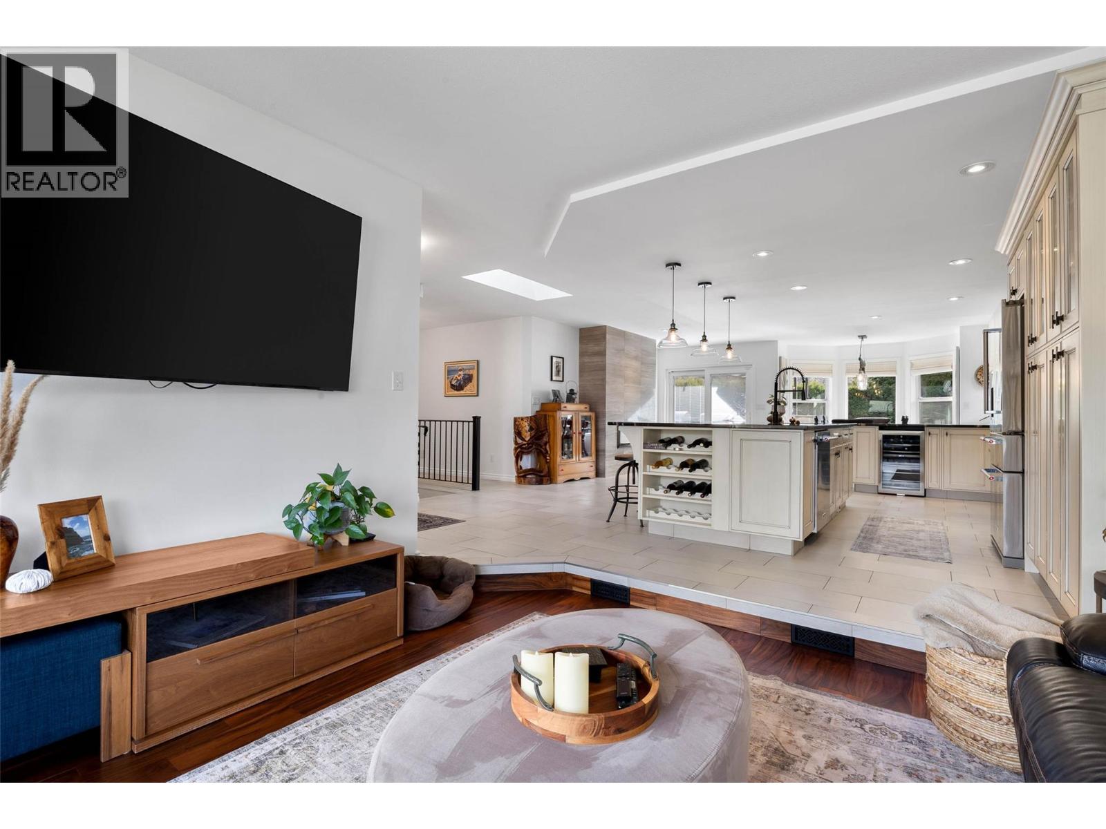 4774 Cammeray Drive, Kamloops, British Columbia  V2H 1N5 - Photo 8 - 10380144