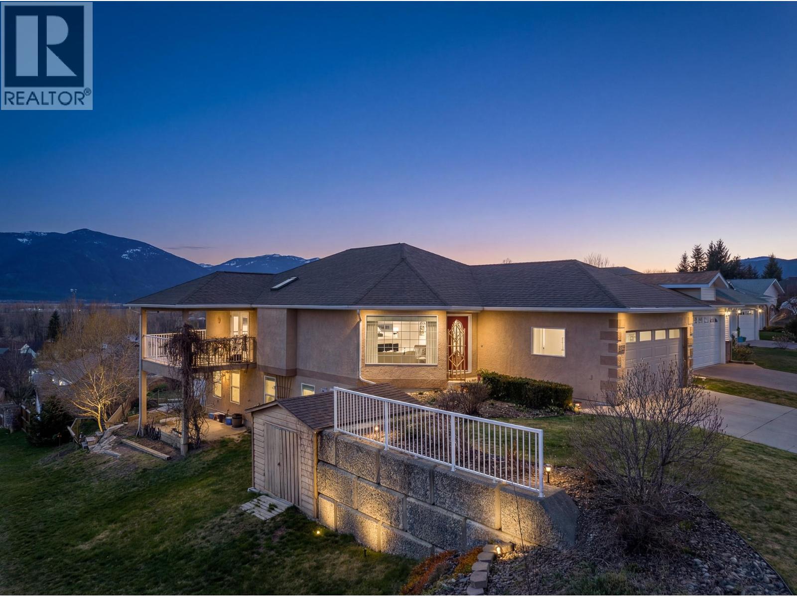 423 6th Avenue S, Creston, British Columbia  V0B 1G3 - Photo 2 - 10380992