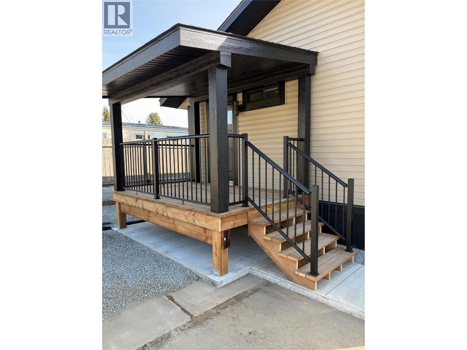 1361 30 Street Se Unit# 42, Salmon Arm, British Columbia  V1E 2N4 - Photo 2 - 10379032