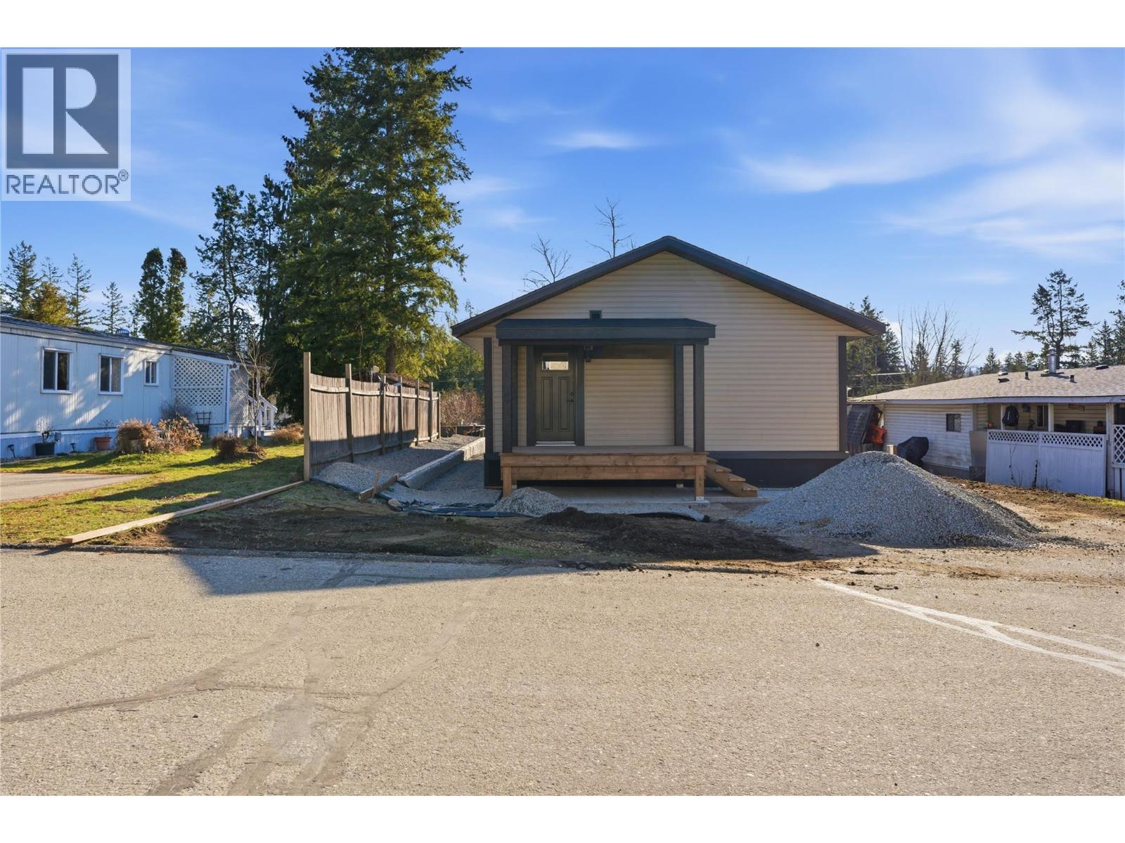 1361 30 Street Se Unit# 42, Salmon Arm, British Columbia  V1E 2N4 - Photo 4 - 10379032