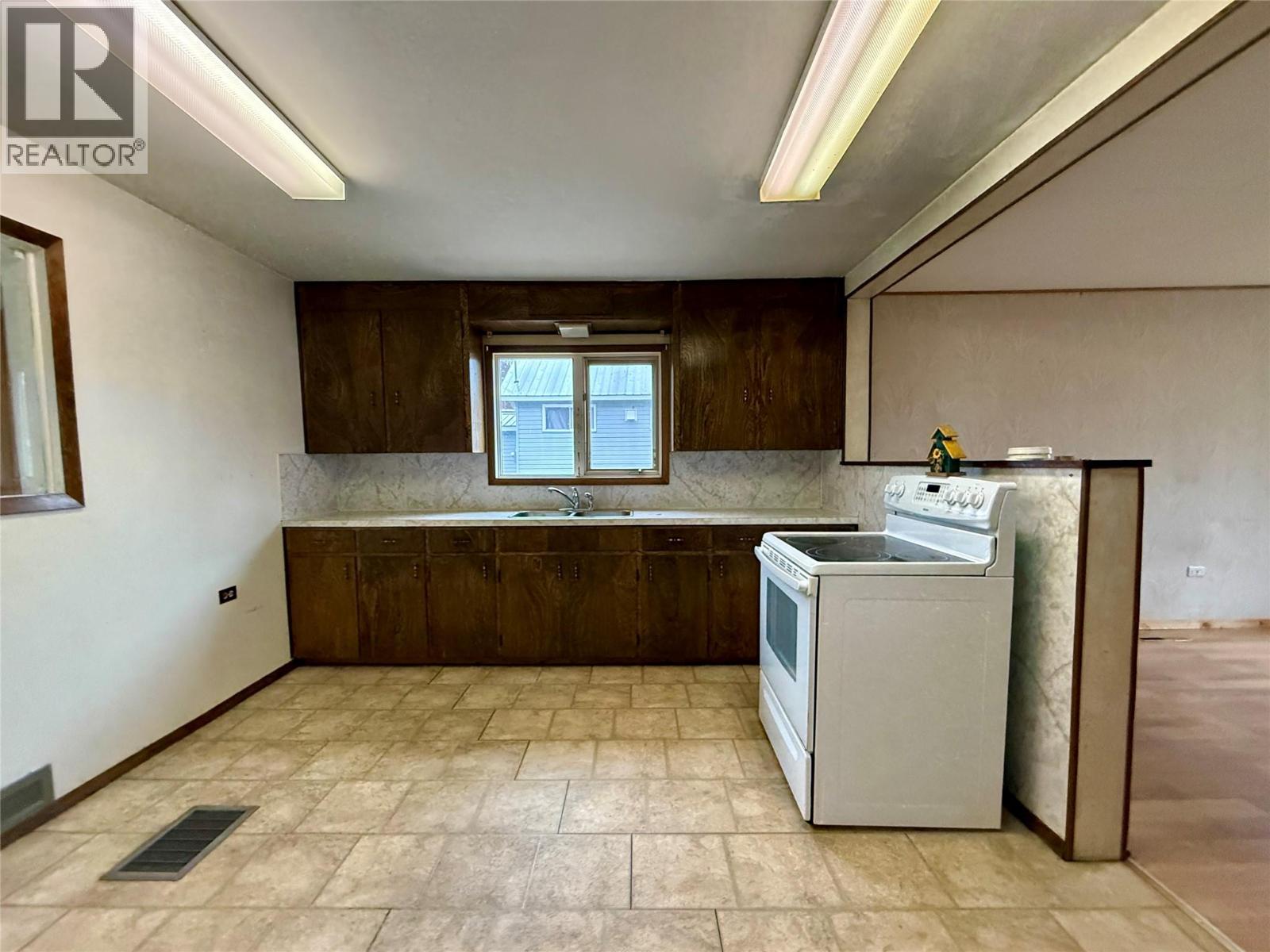 335 Marsden Street, Kimberley, British Columbia  V1A 1H3 - Photo 9 - 10373600