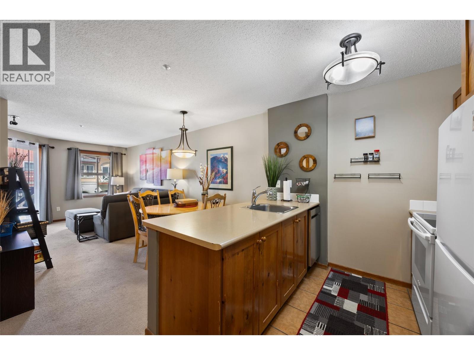 3190 Creekside Way Unit# 215, Kamloops, British Columbia  V0E 5N0 - Photo 3 - 10381036