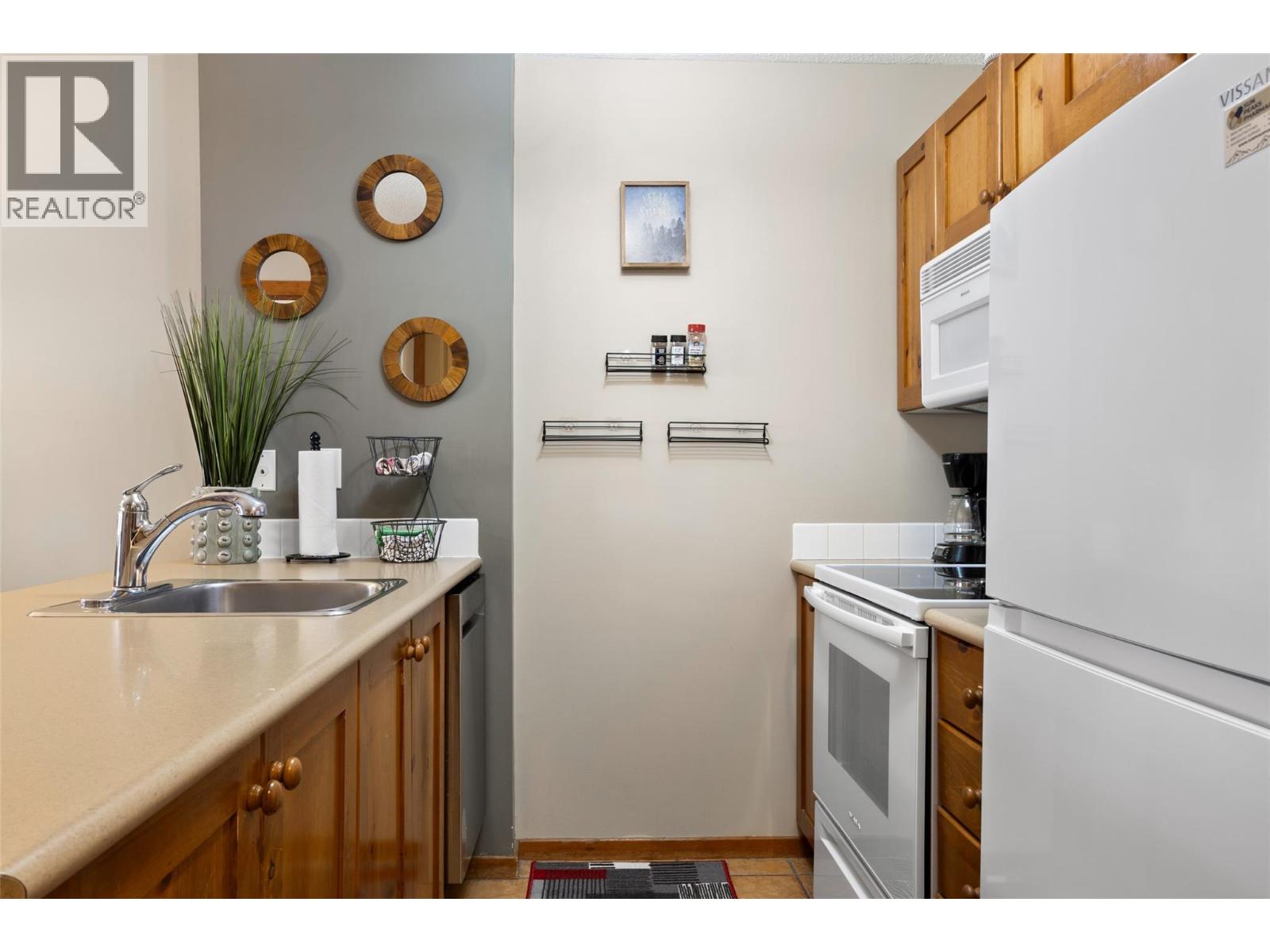 3190 Creekside Way Unit# 215, Kamloops, British Columbia  V0E 5N0 - Photo 4 - 10381036